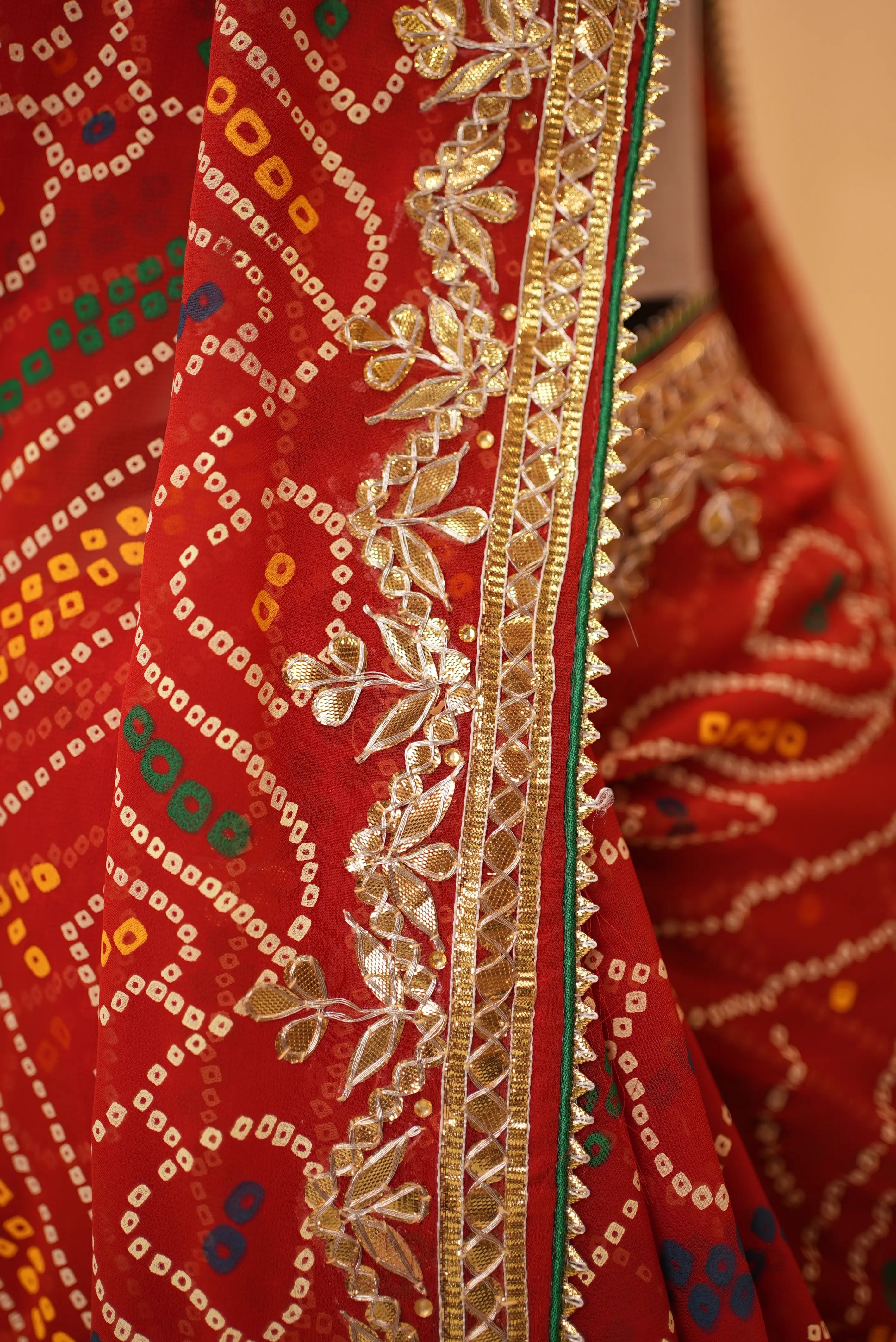 Viscose Georgette Bandhani Saree With Cutdana Handwork (With Blouse)
