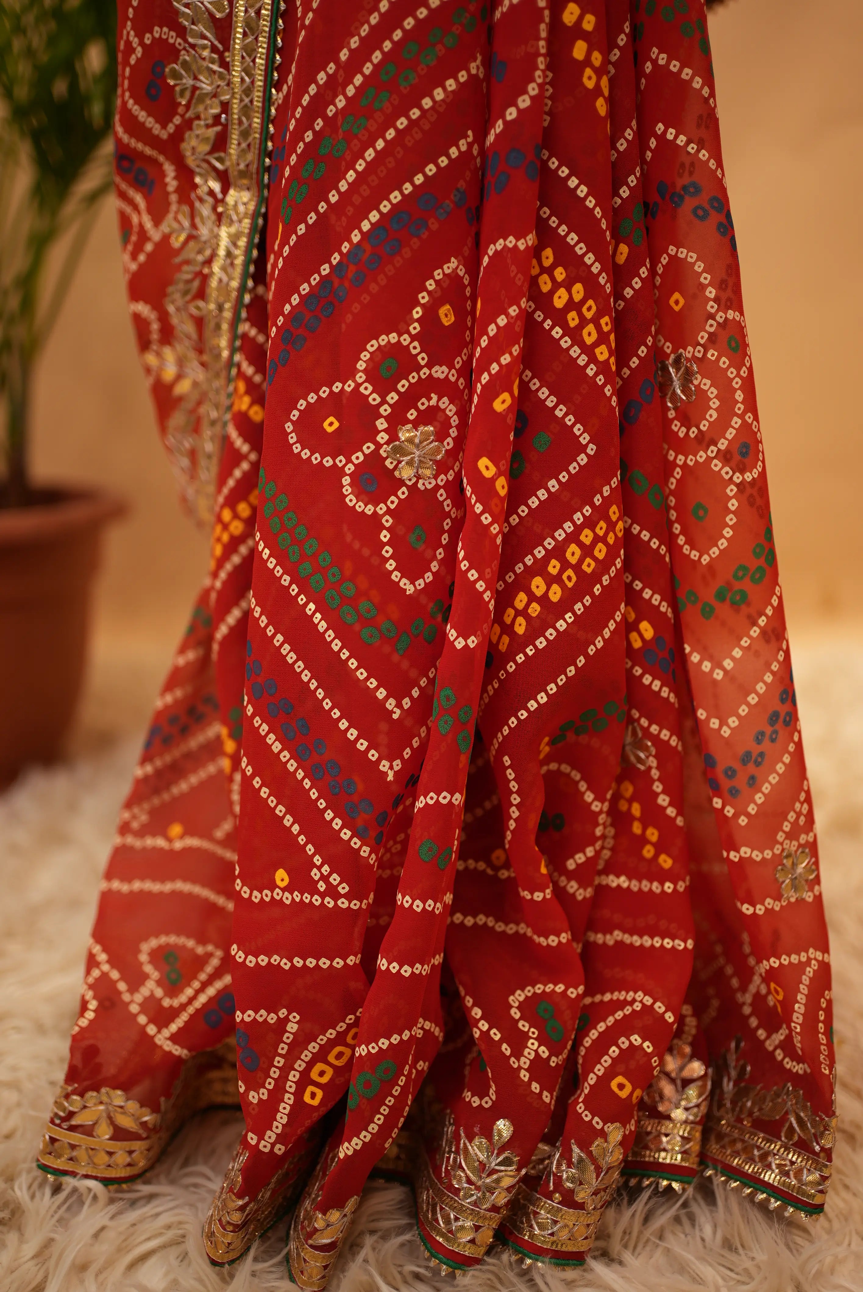 Viscose Georgette Bandhani Saree With Cutdana Handwork (With Blouse)