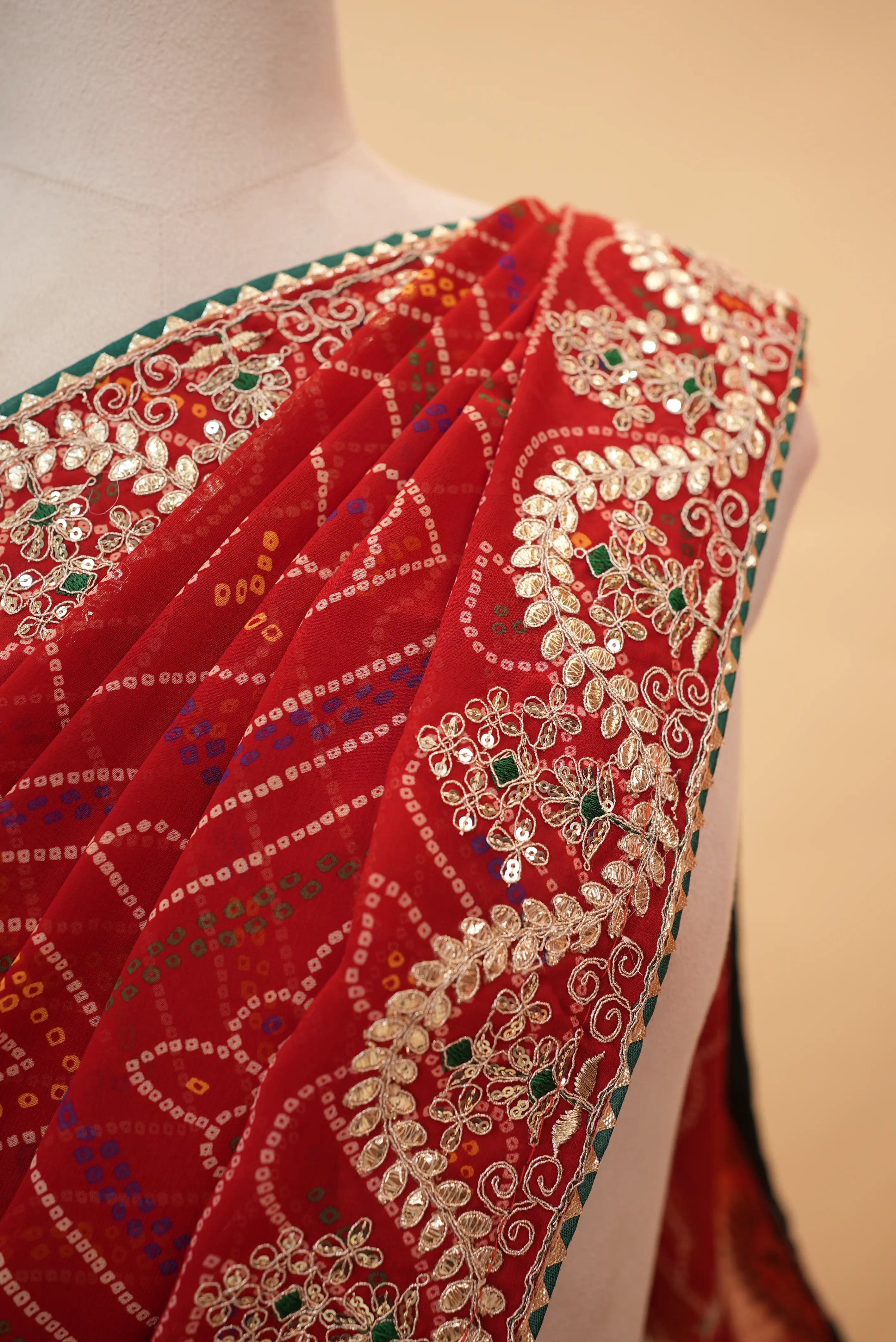 Viscose Georgette Bandhani Saree With Cutdana Handwork (With Blouse)