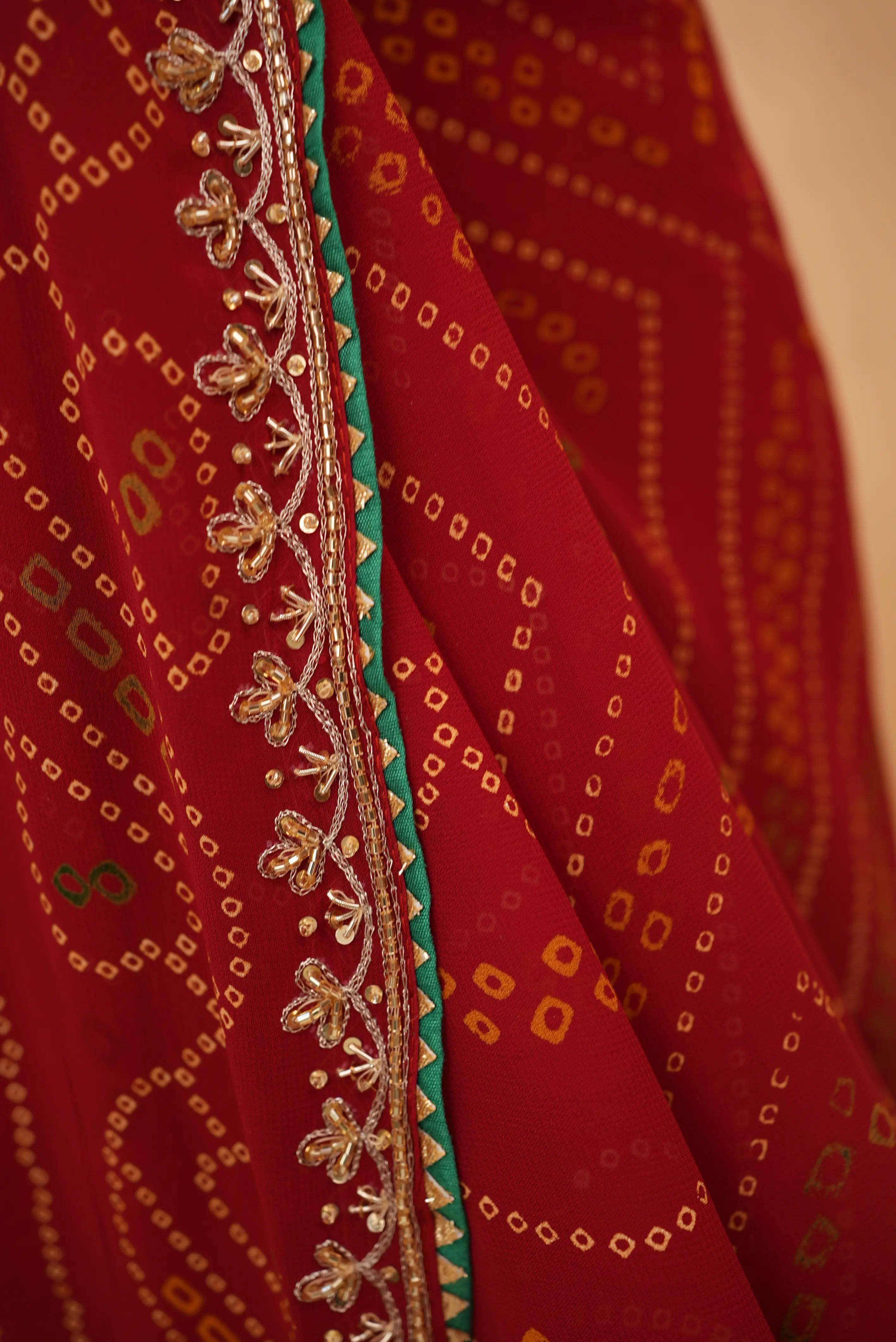 Viscose Georgette Bandhani Saree With Cutdana Handwork (With Blouse)