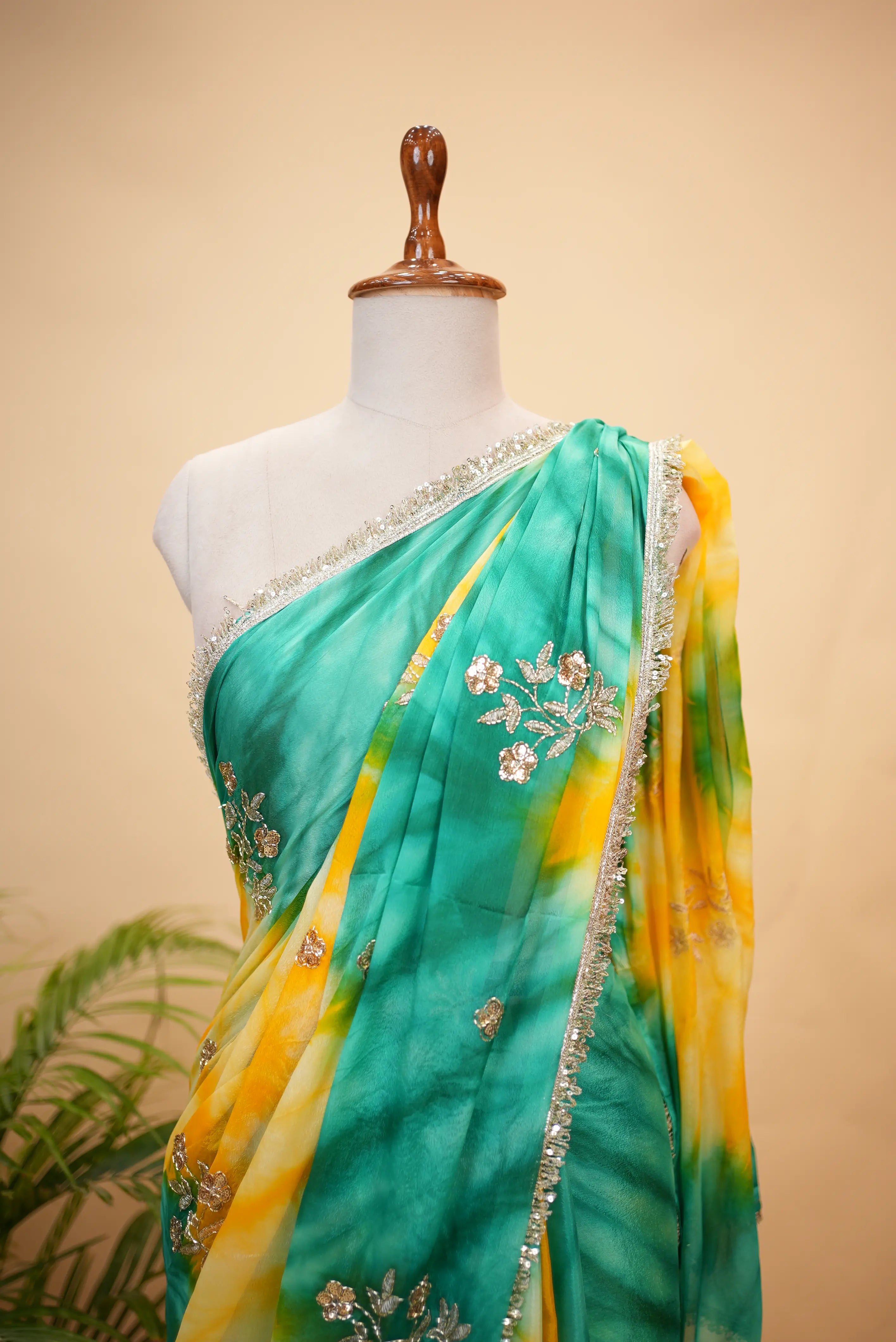 Shibori Print Darbari Pattern Saree With Aari-Tari Handwork (With Blouse)
