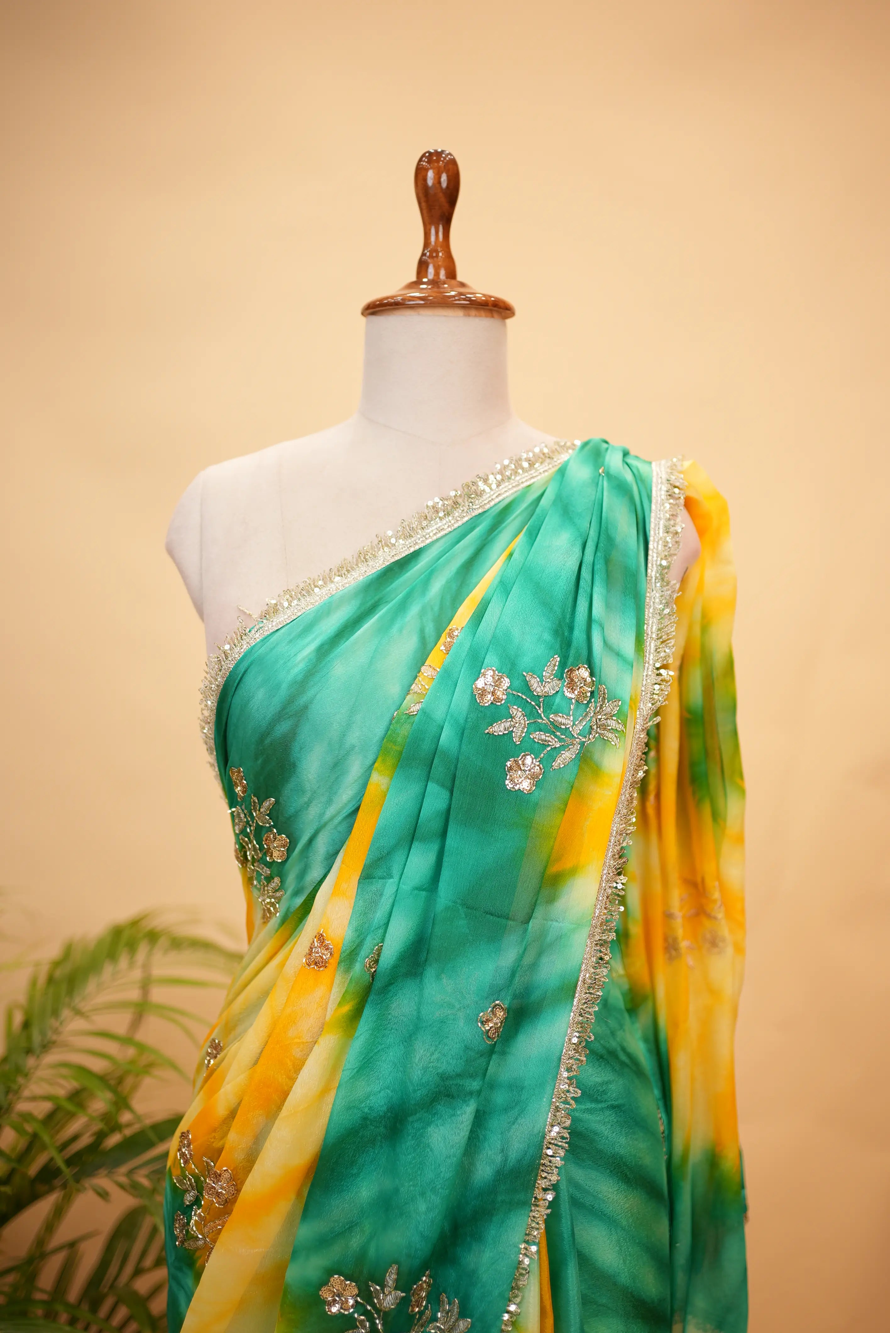 Shibori Print Darbari Pattern Saree With Aari-Tari Handwork (With Blouse)