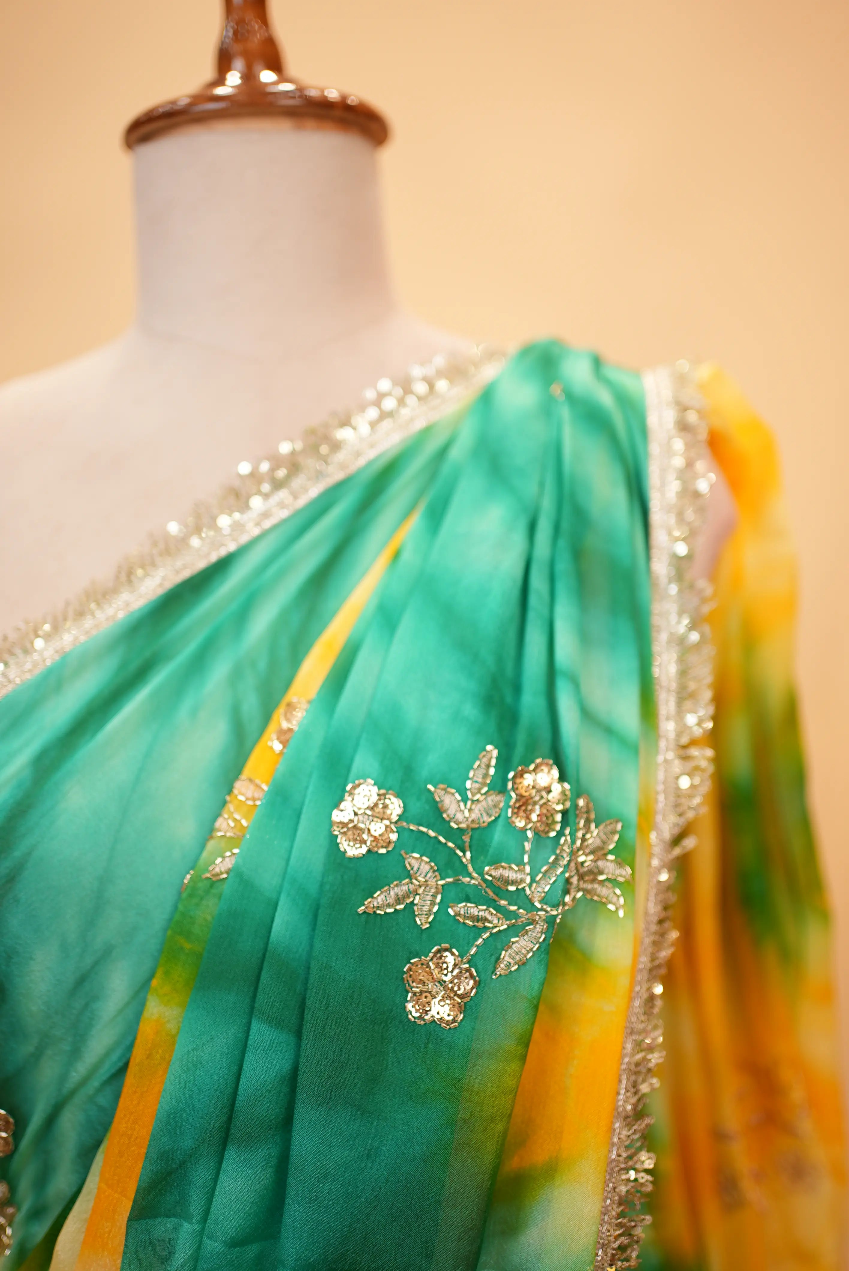 Shibori Print Darbari Pattern Saree With Aari-Tari Handwork (With Blouse)