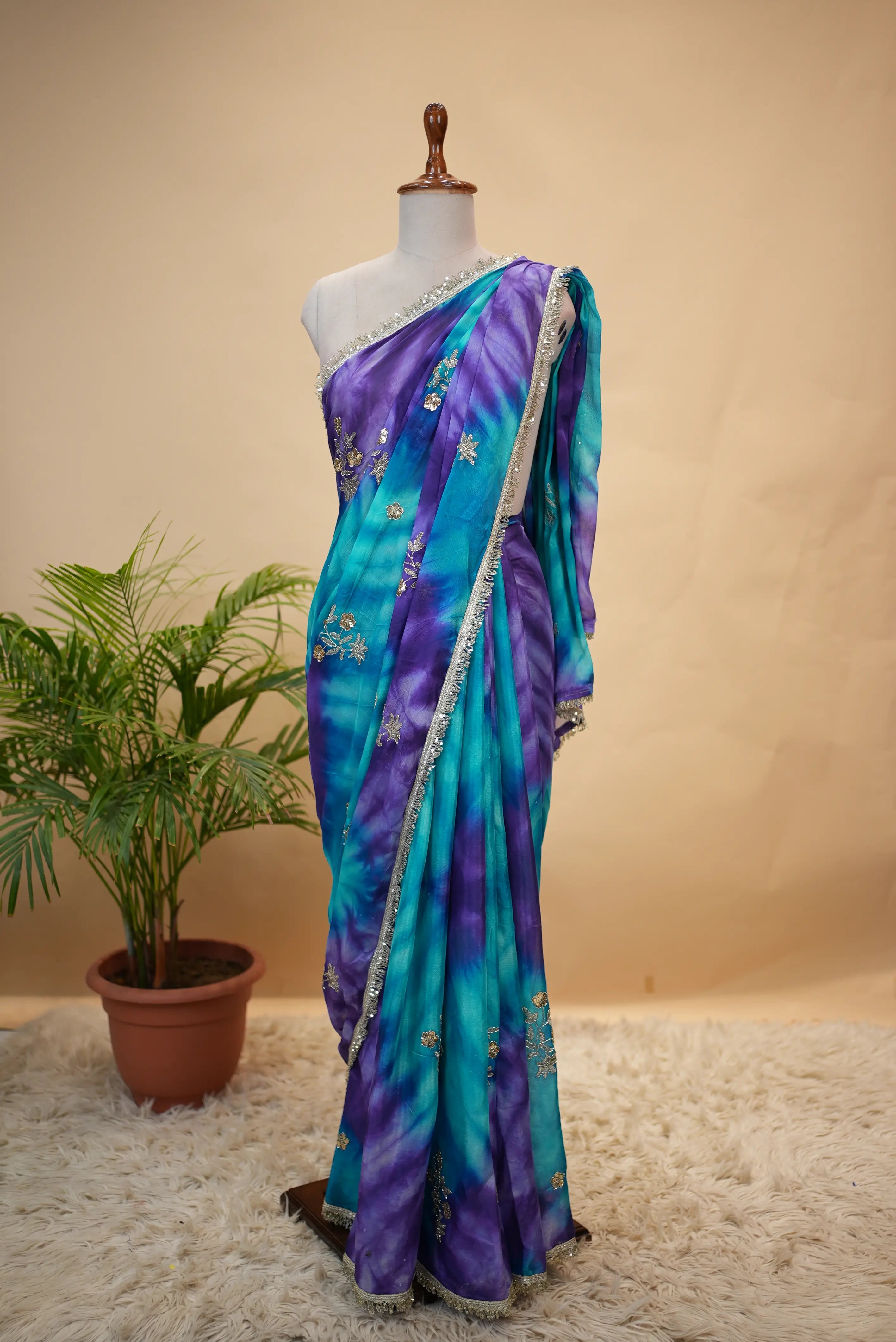 Shibori Print Darbari Pattern Saree With Aari-Tari Handwork (With Blouse)