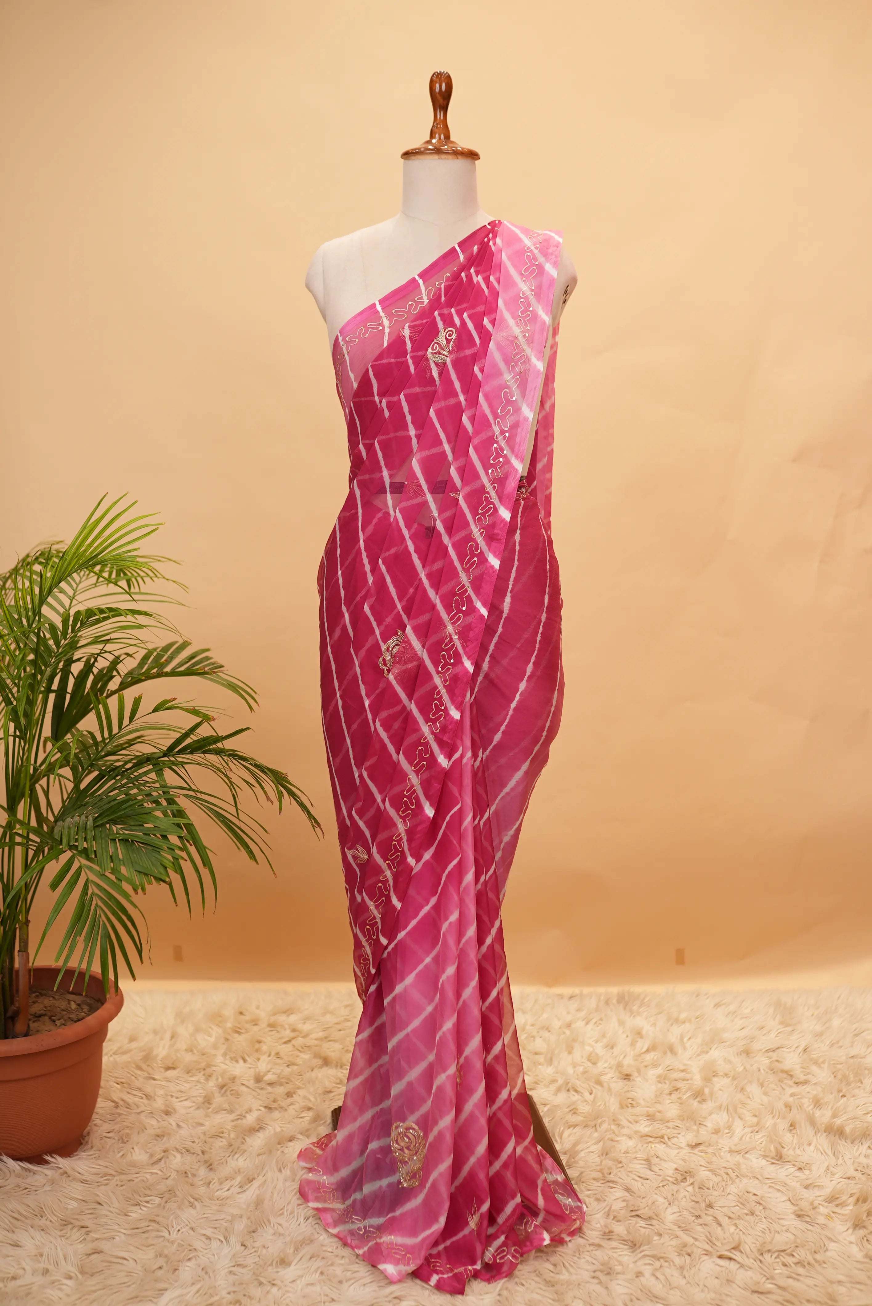 Vintage Rose Butta Pure Chiffon Fabric Saree (With Blouse)