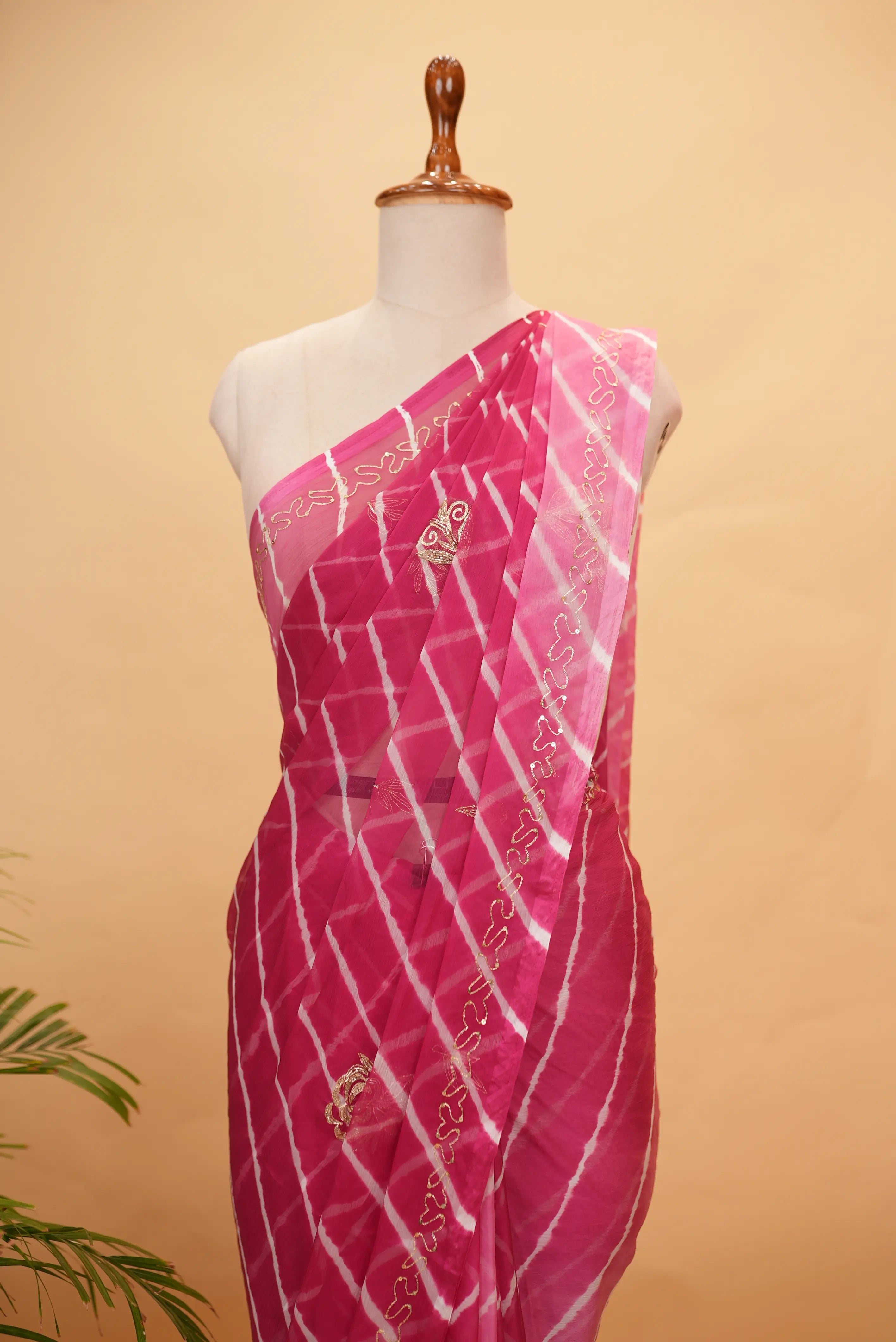 Vintage Rose Butta Pure Chiffon Fabric Saree (With Blouse)