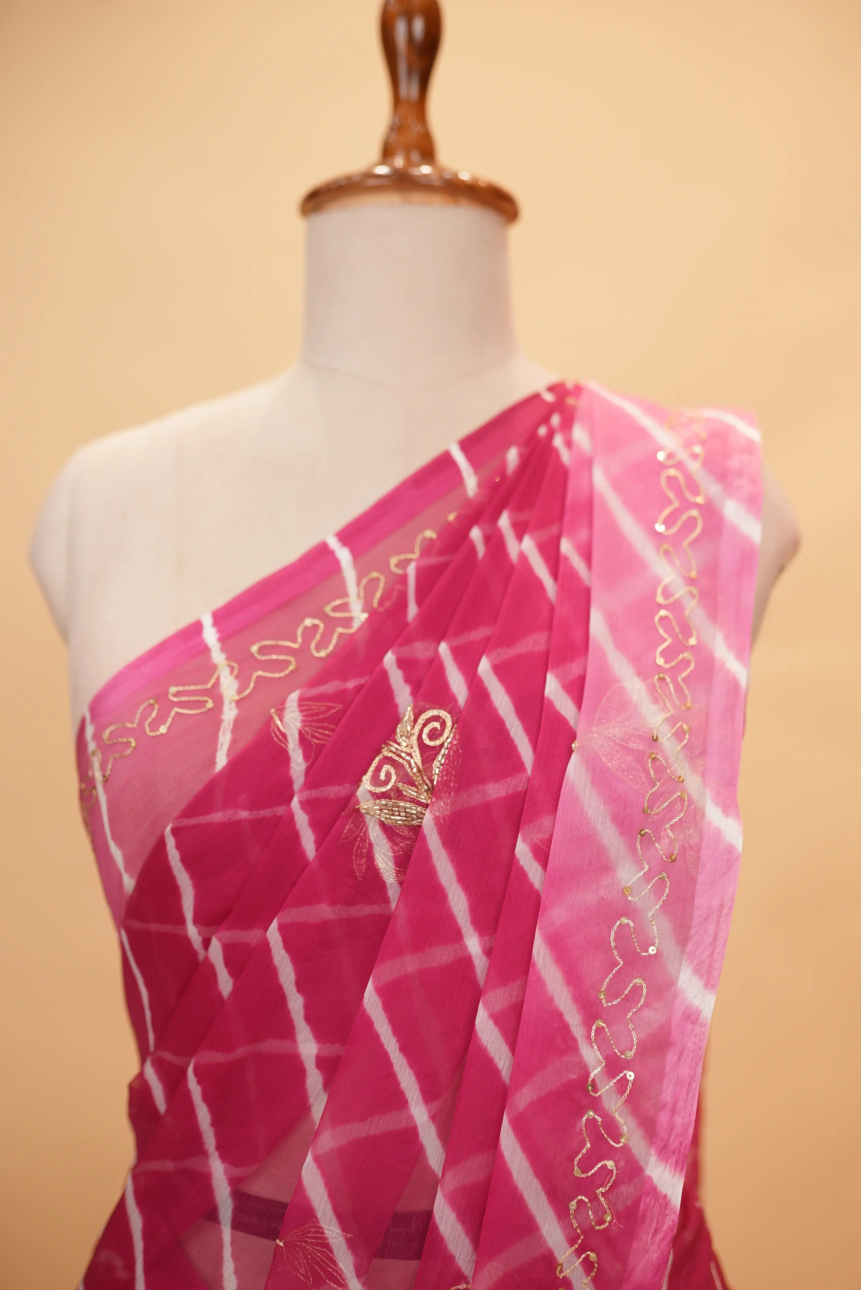 Vintage Rose Butta Pure Chiffon Fabric Saree (With Blouse)