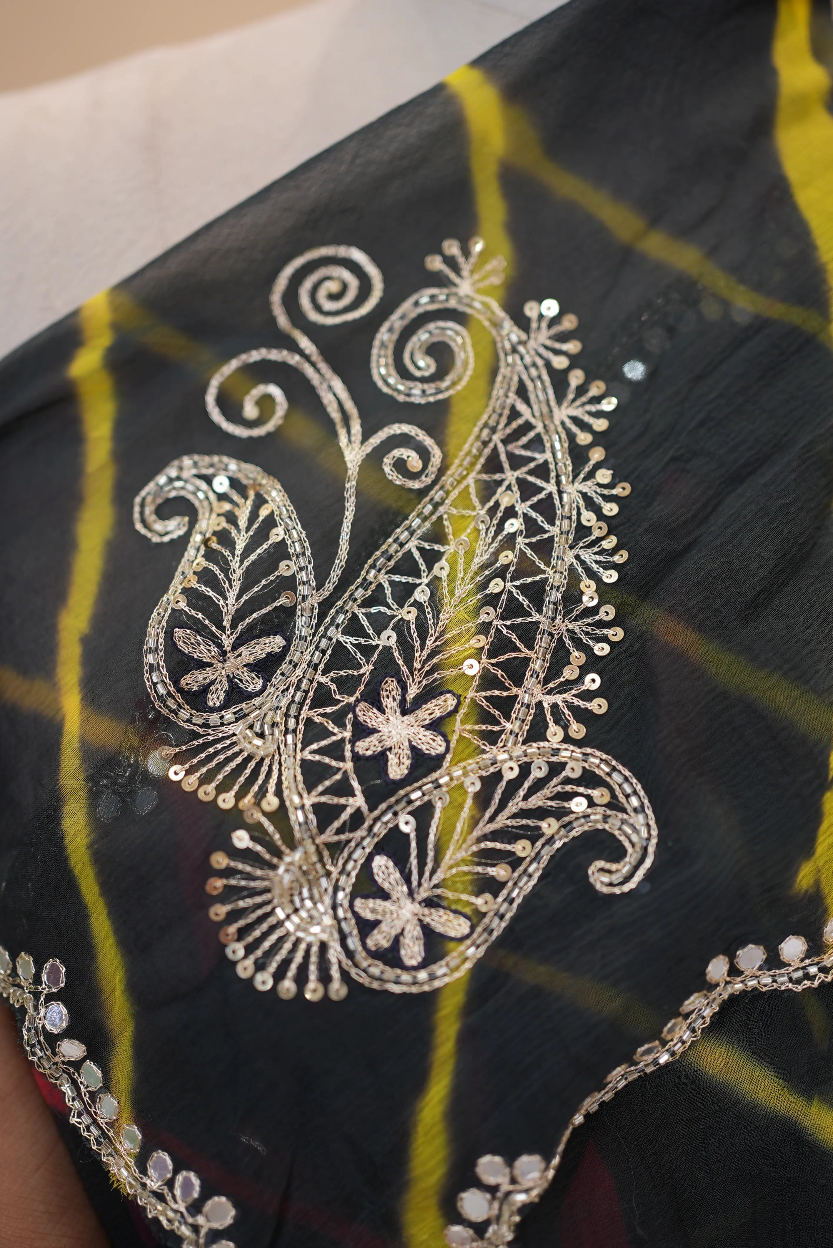Chiffon Fabric Leheriya Saree with Butta Pattern (With Blouse)