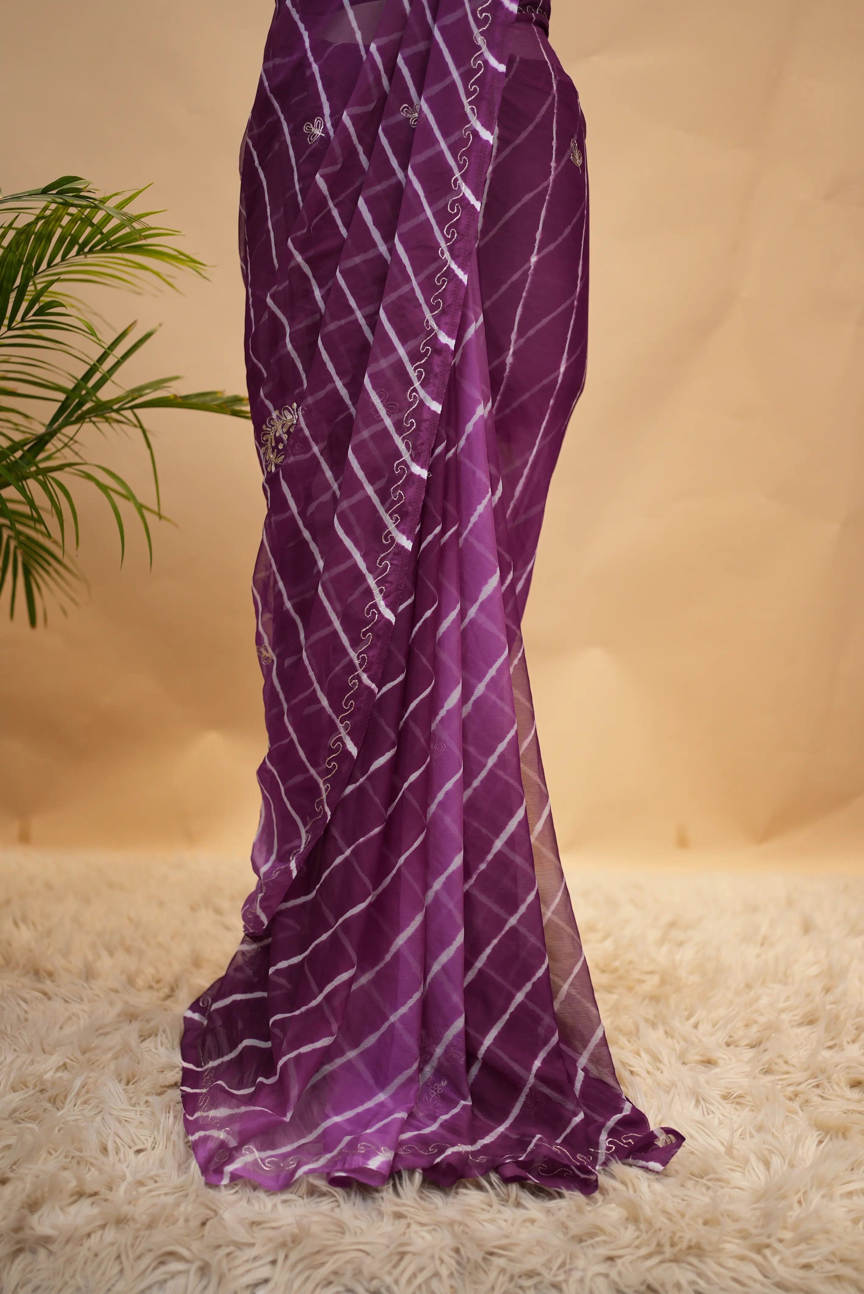 Pure Chiffon Fabric Dual Tone Leheriya Saree with Butta Pattern (With Blouse)