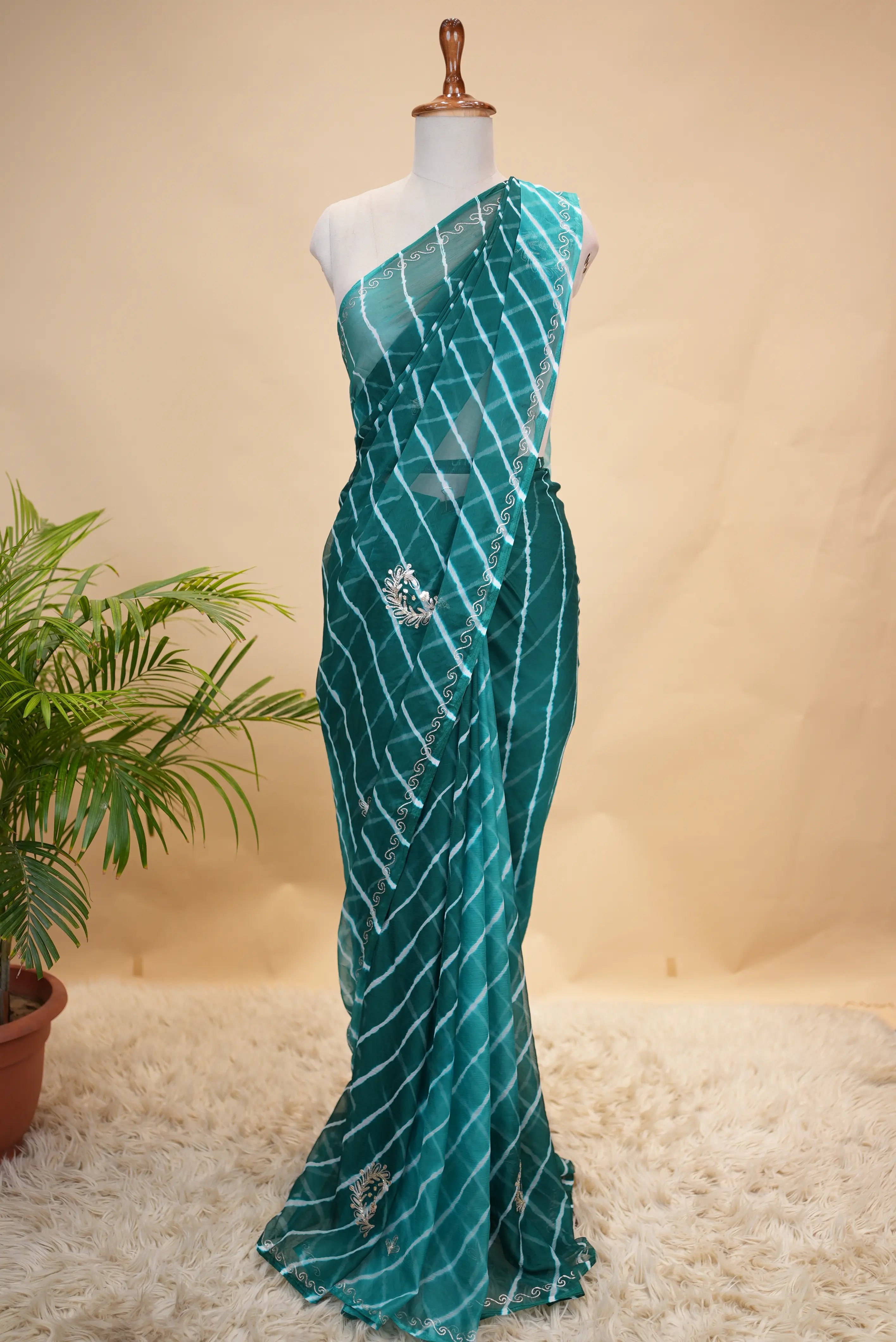 Pure Chiffon Fabric Dual Tone Leheriya Saree with Butta Pattern (With Blouse)