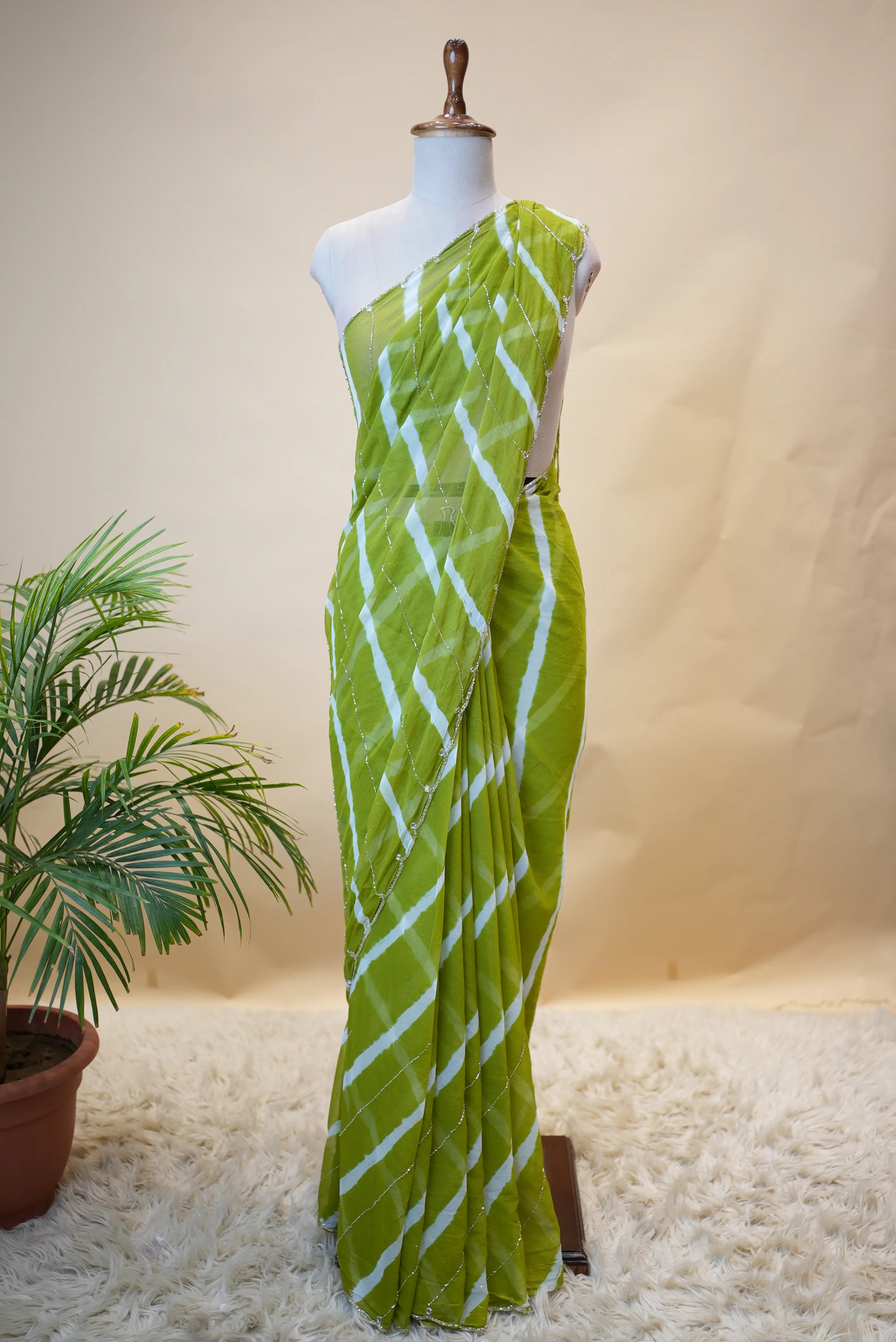 Traditional Leheriya Saree with Cut Dana & Mirror Work (With Blouse)