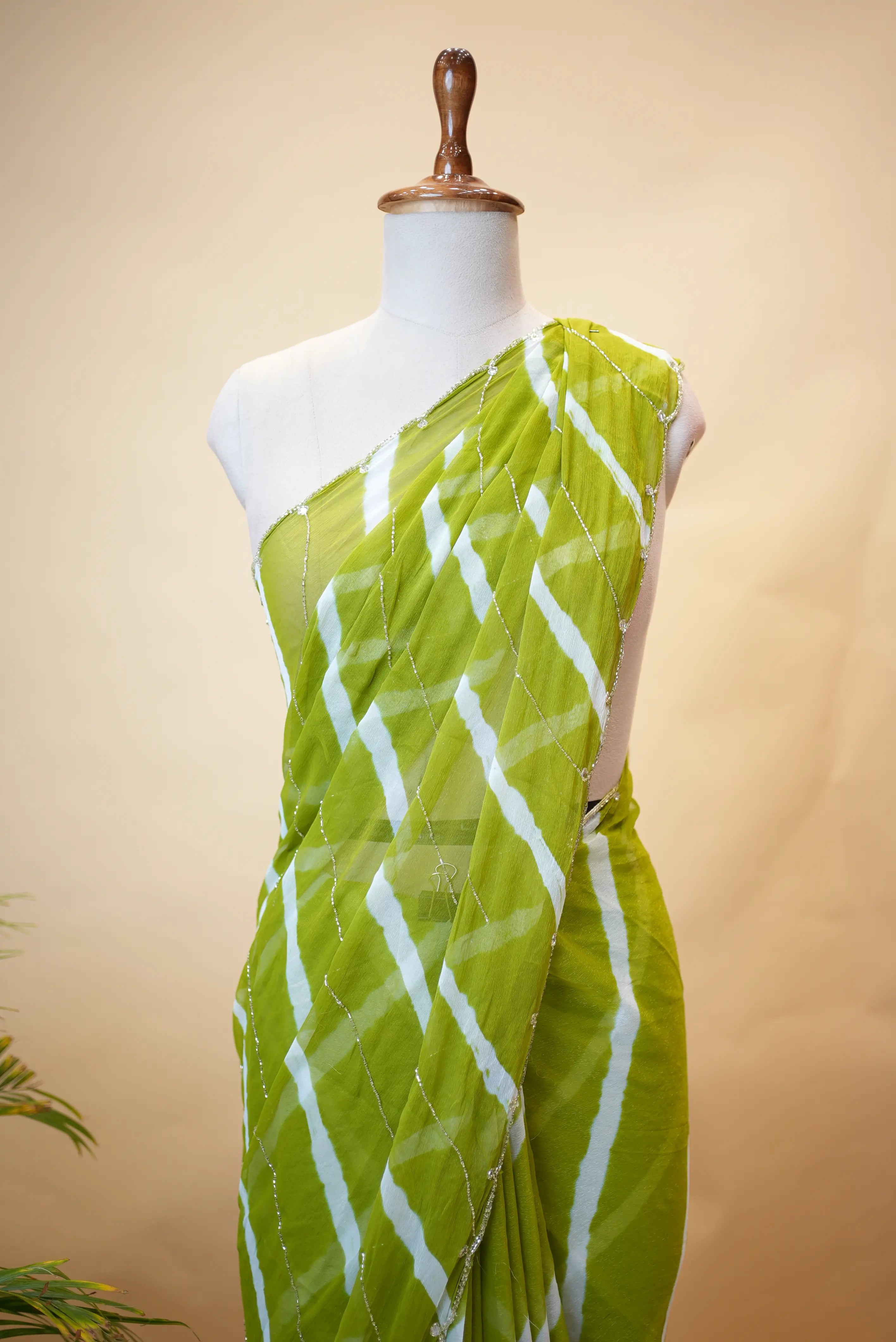 Traditional Leheriya Saree with Cut Dana & Mirror Work (With Blouse)
