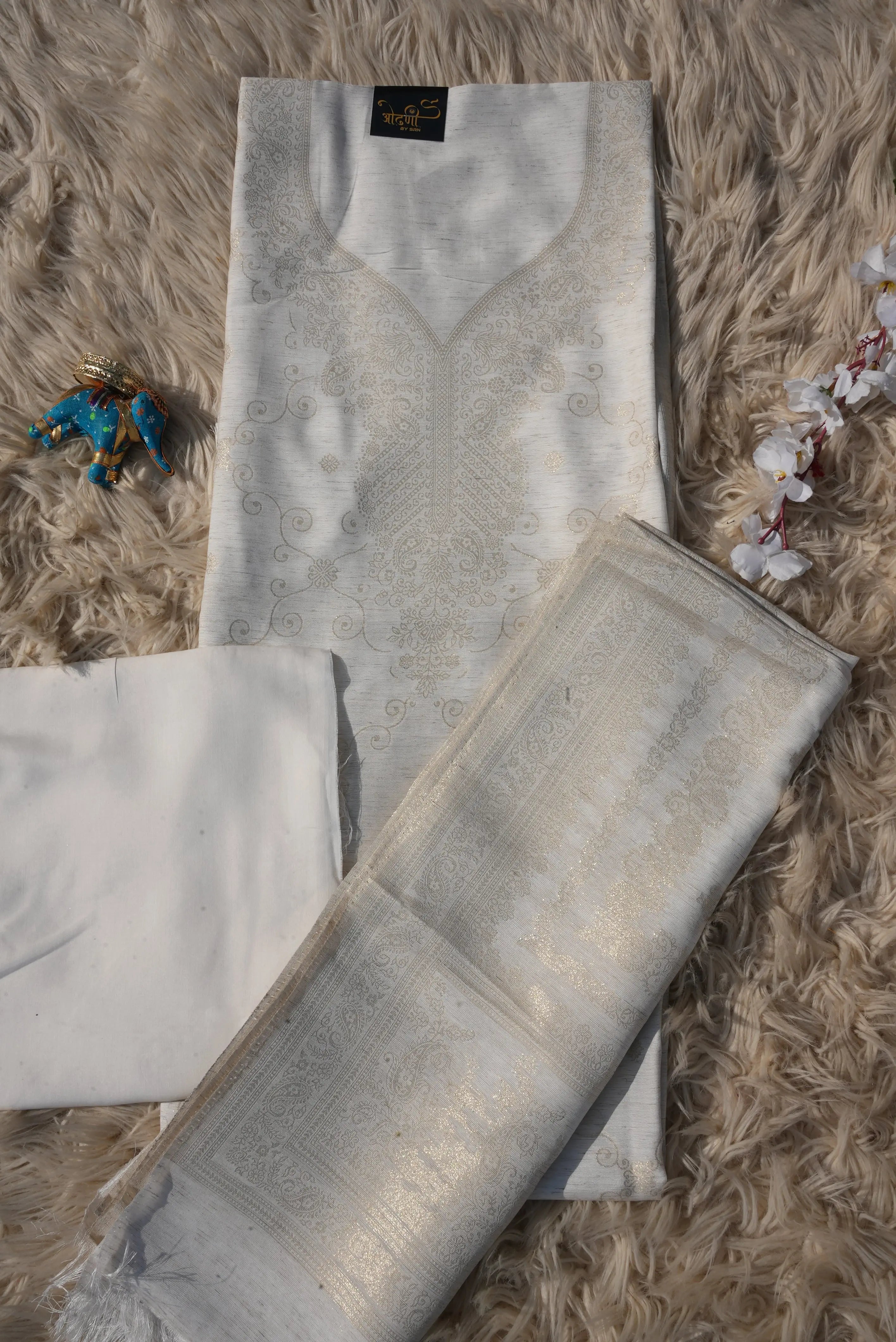 3-PIECE SUIT FABRIC WITH THRED WORK ON WOOLEN FABRIC WITH DUPATTA