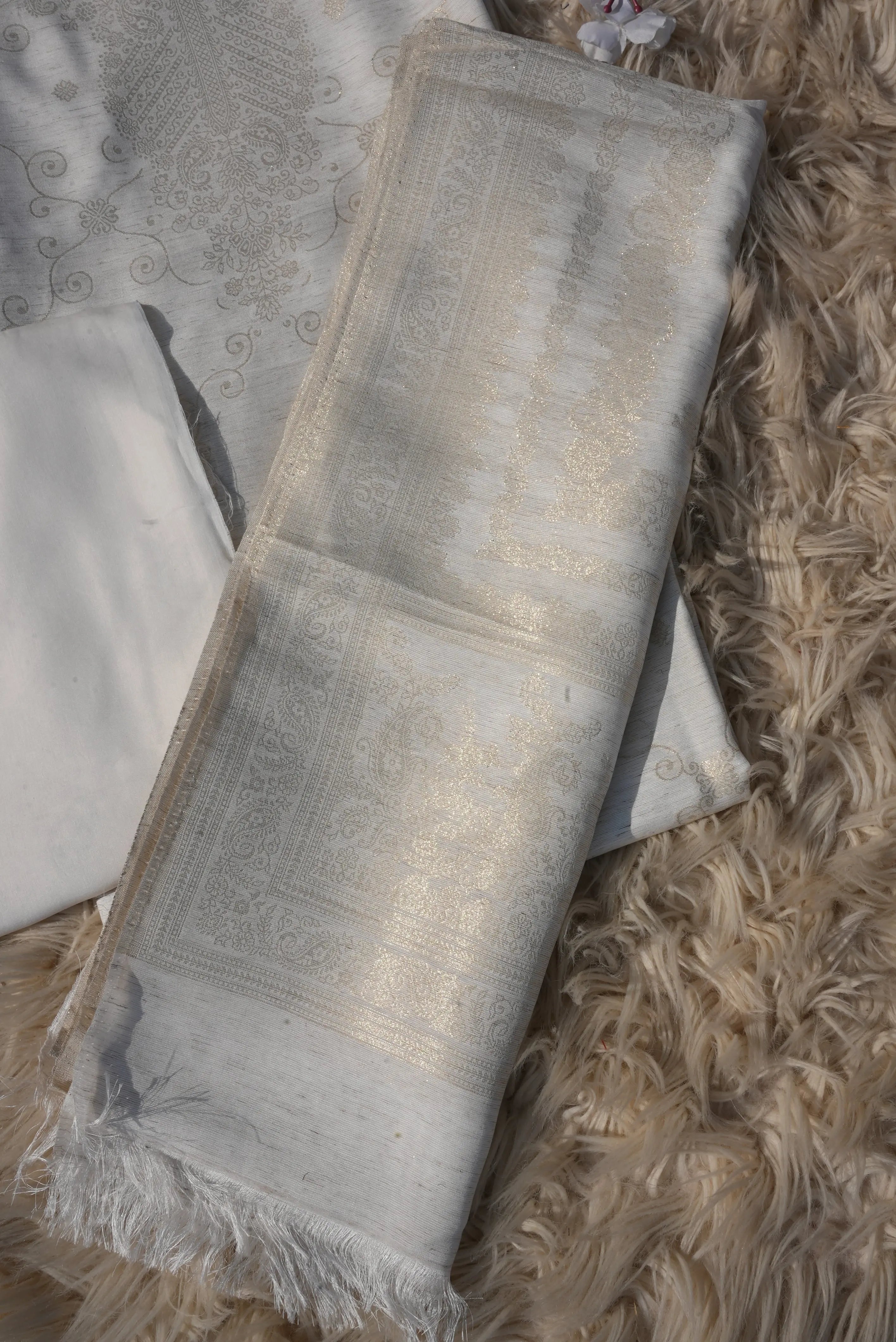 3-PIECE SUIT FABRIC WITH THRED WORK ON WOOLEN FABRIC WITH DUPATTA