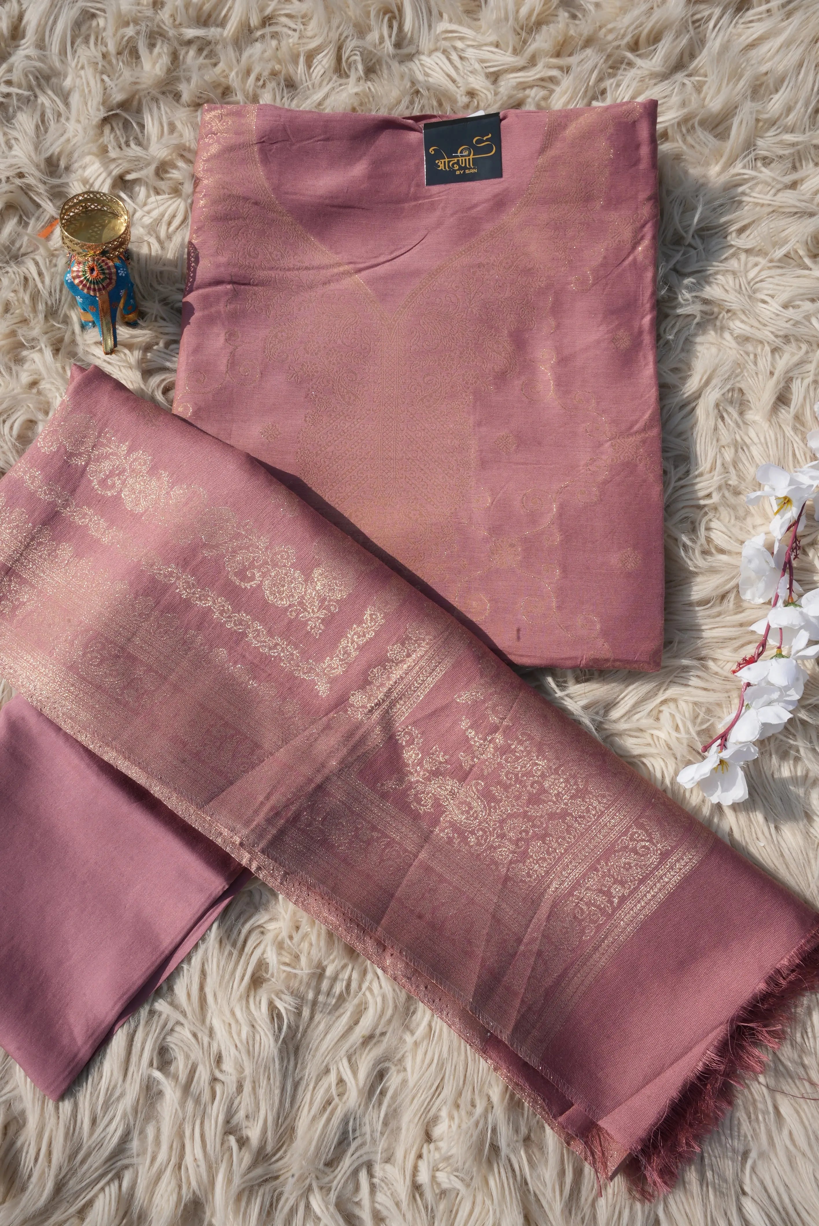 3-PIECE SUIT FABRIC WITH THRED WORK ON WOOLEN FABRIC WITH DUPATTA
