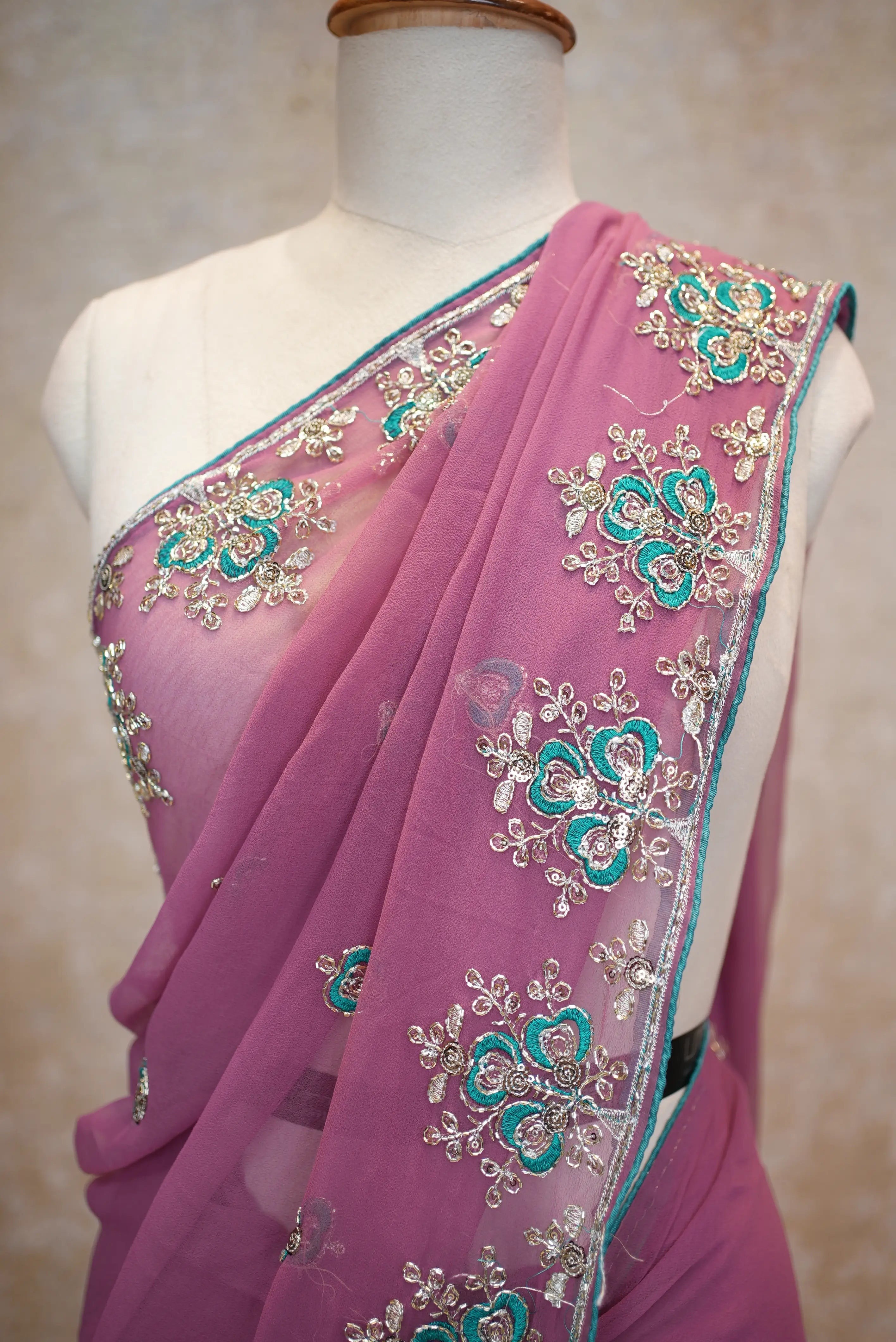 Georgette Fabric Saree with Buti Pattern & Heavy Border (With Blouse)