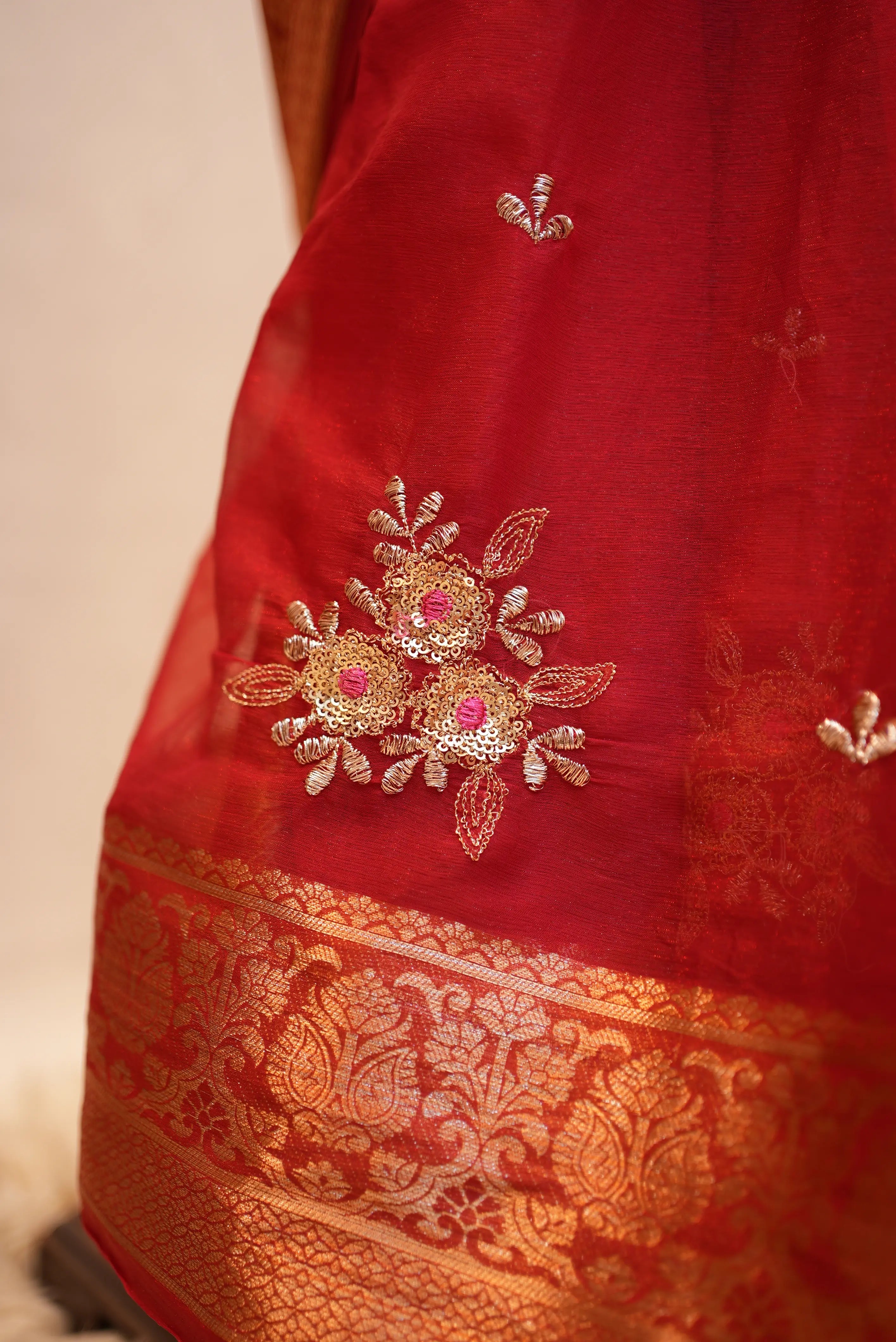 Shimmer Chiffon Saree with Zari Border & Sequin Work (With Blouse