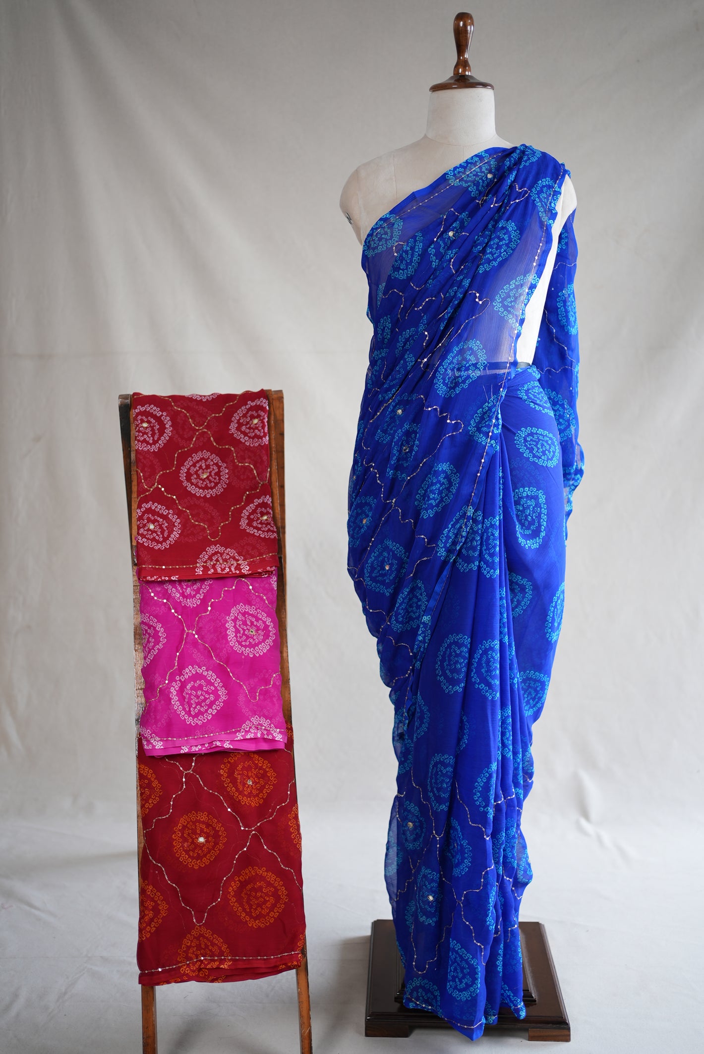 BANDHANI SPECIAL RAJWRI SAREE WITH AARI TARI WORK (WITHOUT BLOUSE)       ##SR0310