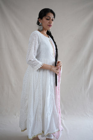 WHITE ANARKALI CHIKENKARI 3-PIECE SUIT WITH DUPPATA ##SP092