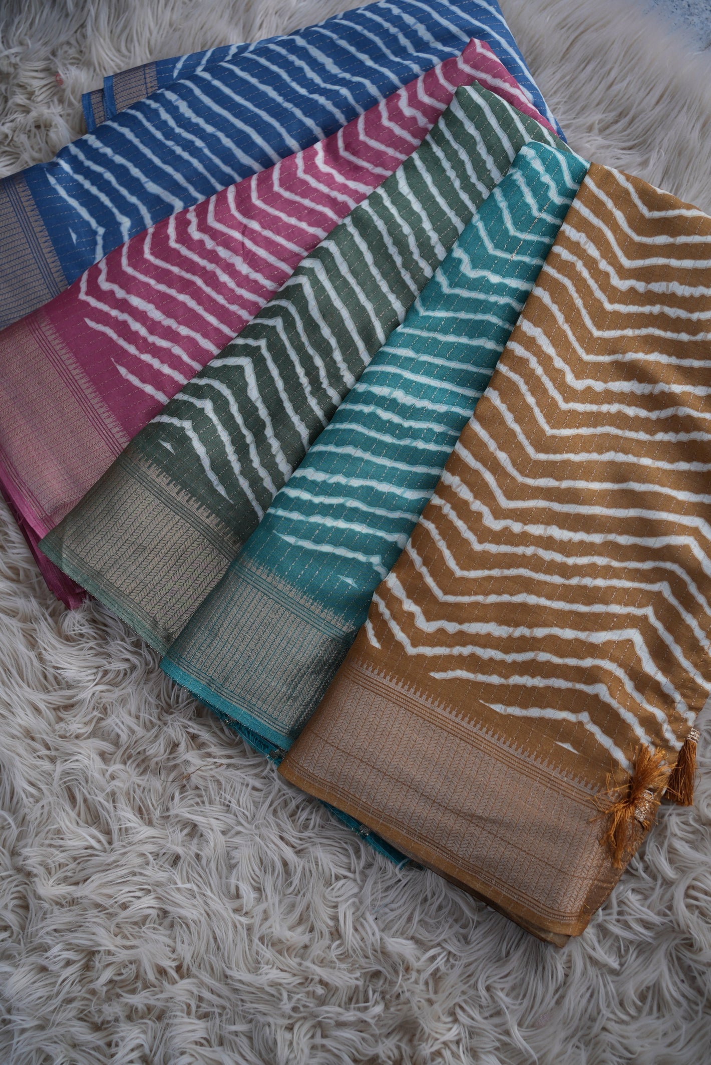 COTTAN SILK FABRIC LEHERIYA SAREE WITH ZARE WEAVING BORDER AND LINNING PATTERN (WITH BLOUSE) ##SR0305