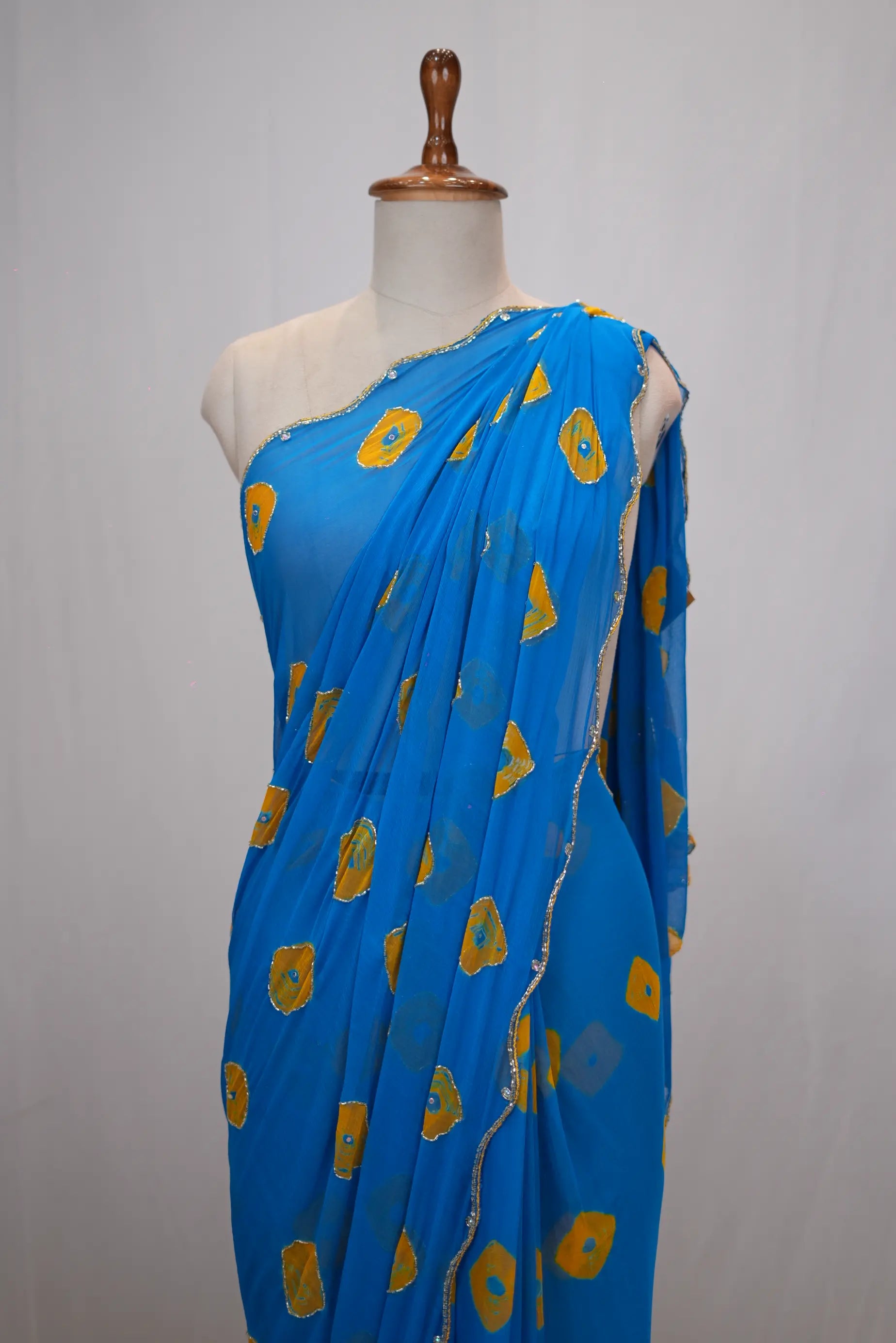 Royal Chiffon Laddu Bandhej Handwork Saree with Blouse