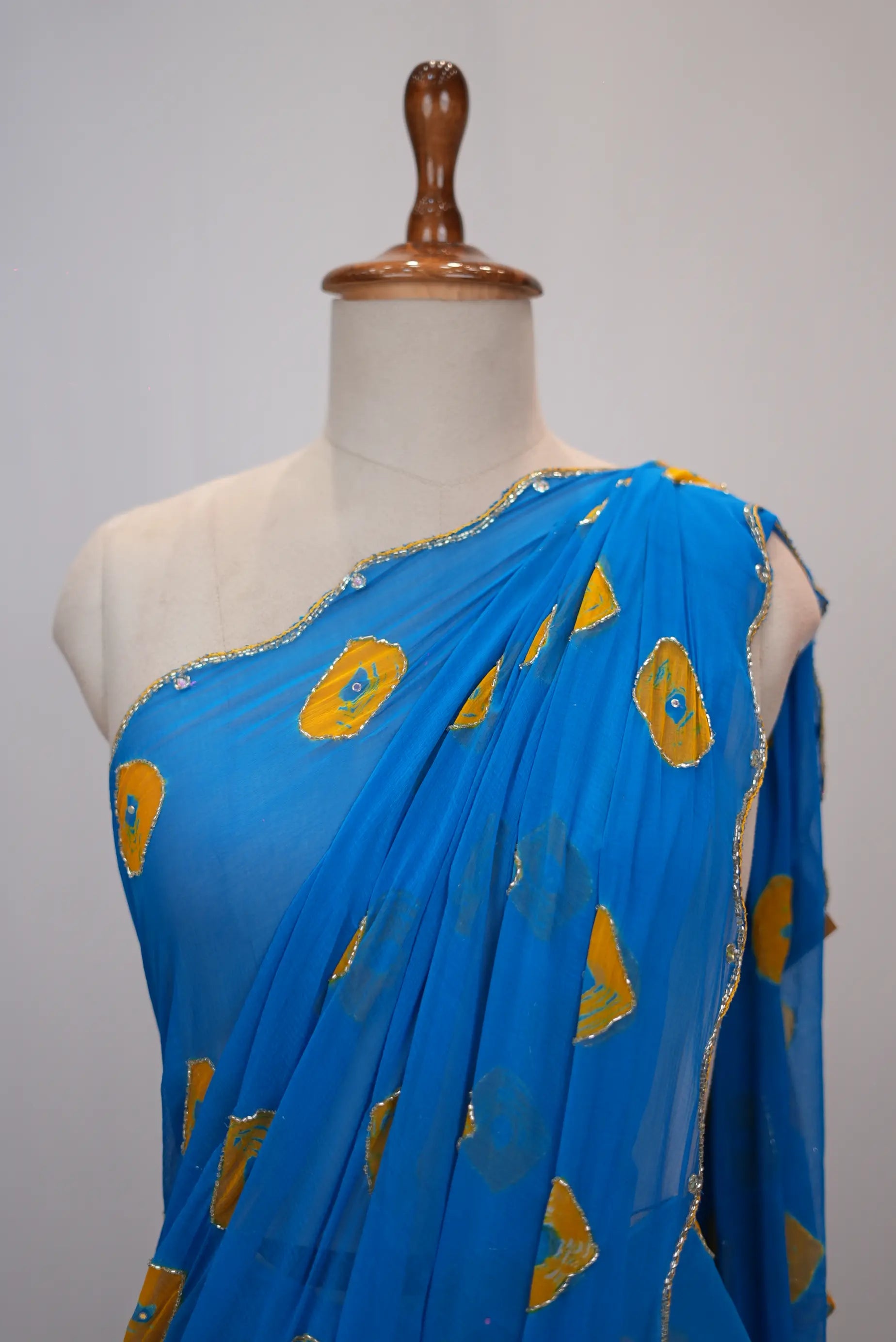 Royal Chiffon Laddu Bandhej Handwork Saree with Blouse
