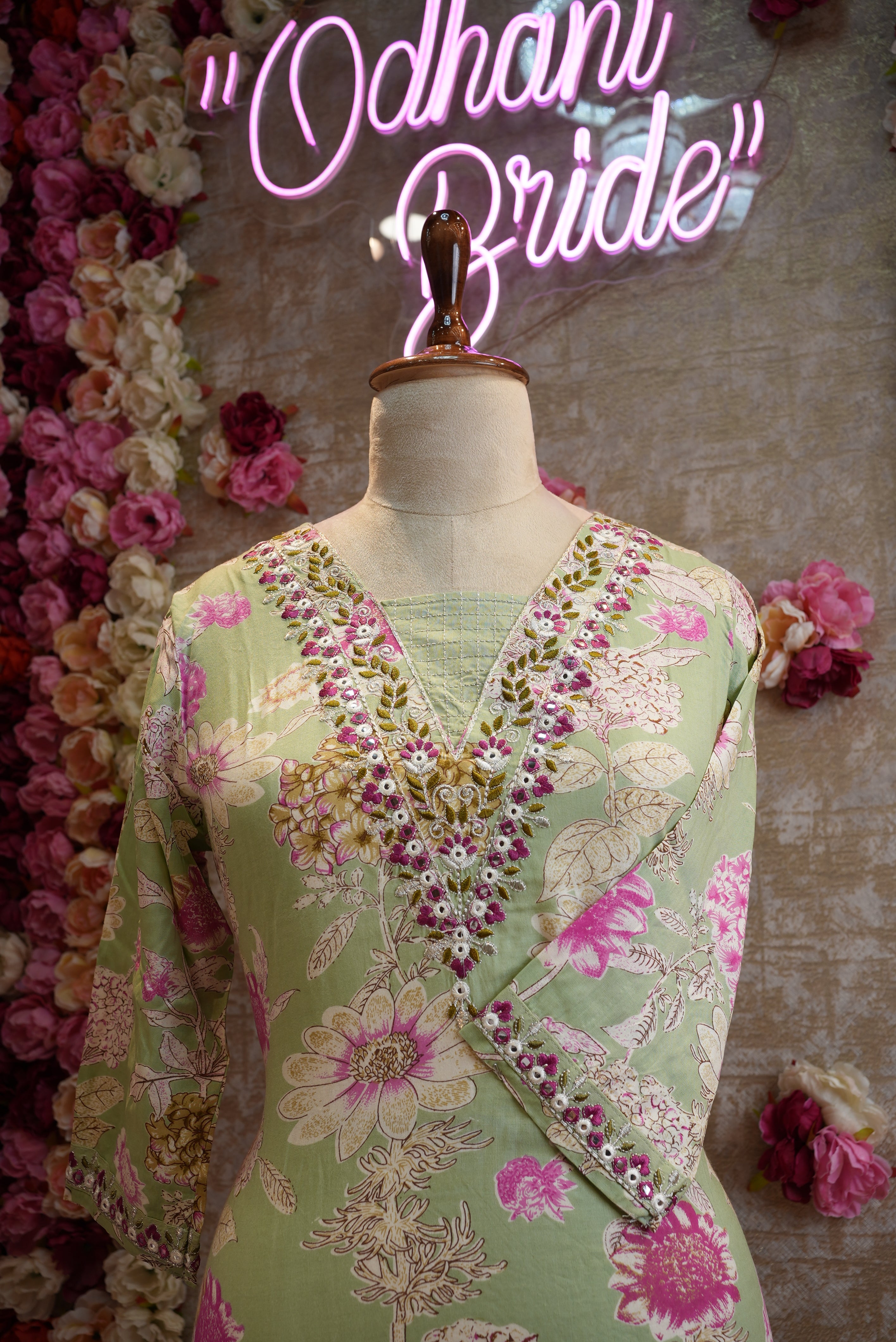 Pure cotton fabric Vneck embroidery straight fit suit with paint