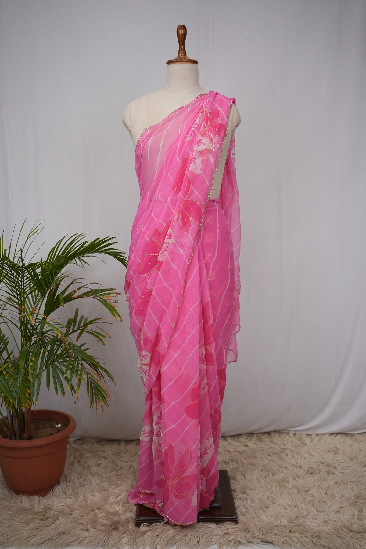 Flower Print Leheriya Georgette Saree with Cut Dana Work (With Blouse)
