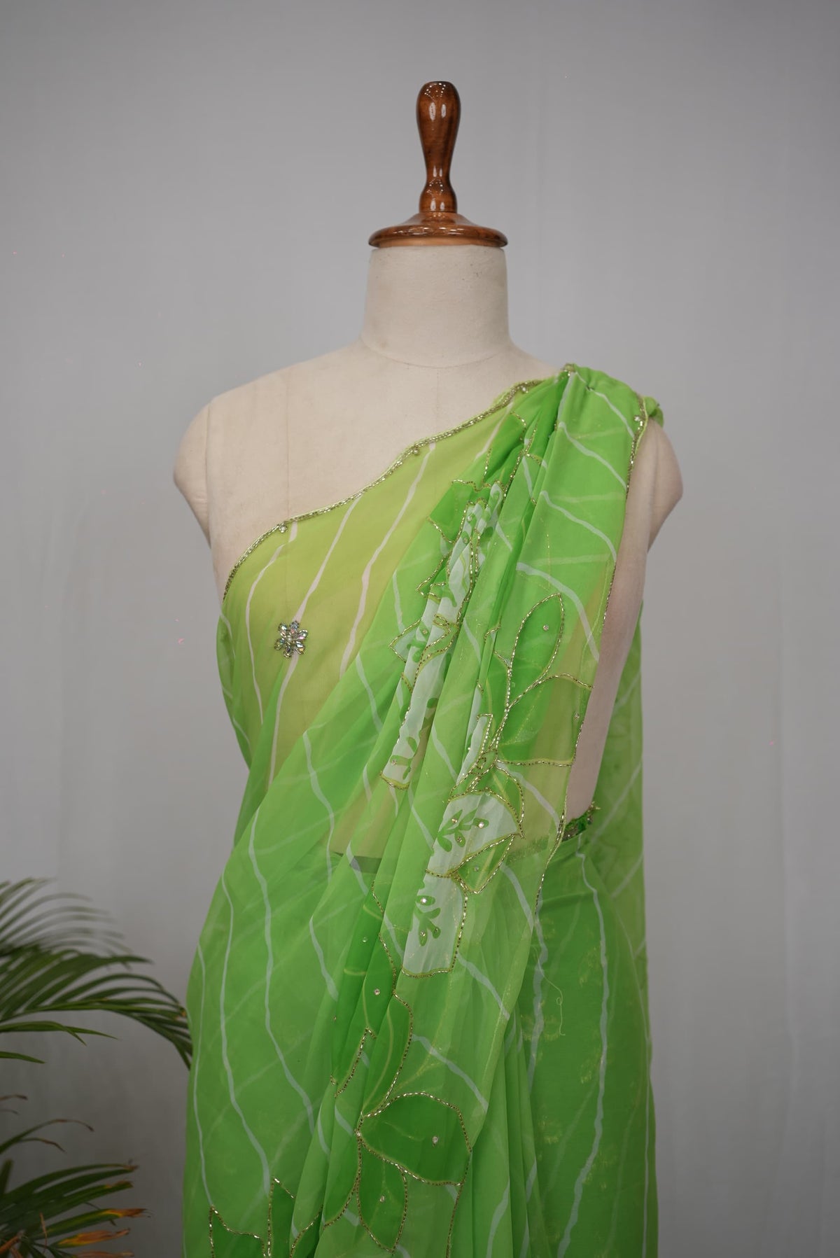 Flower Print Leheriya Georgette Saree with Cut Dana Work (With Blouse)