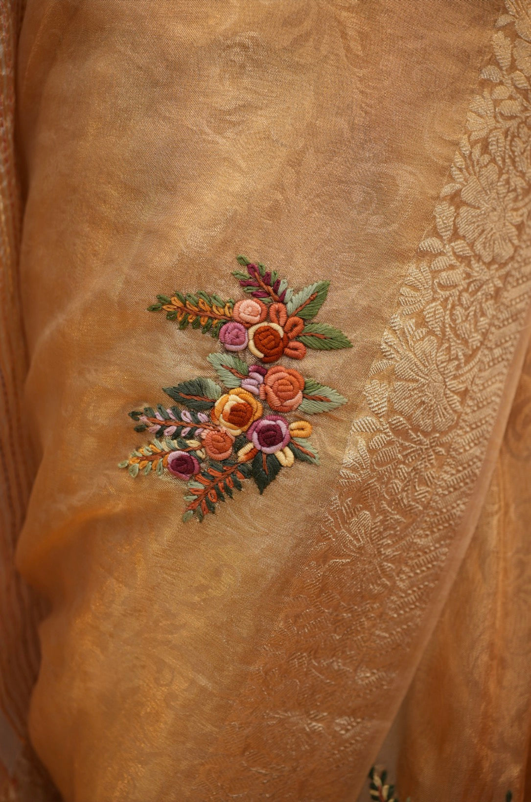 HANDLOOM TISSUE FABRIC SAREE WITH HAND EMBROIDERY BUTA & ZARI WEAVING BORDER (WITH RUNNIG BLOUSE)  ##SR640