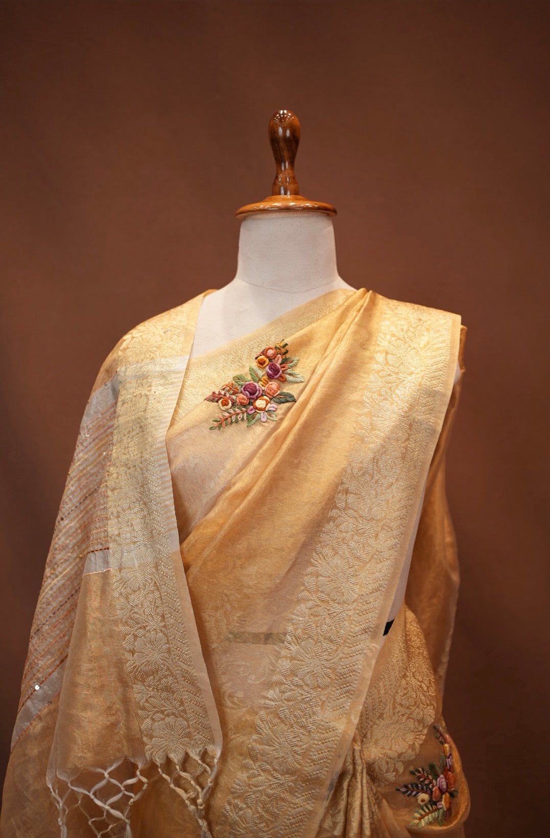 HANDLOOM TISSUE FABRIC SAREE WITH HAND EMBROIDERY BUTA & ZARI WEAVING BORDER (WITH RUNNIG BLOUSE)  ##SR640