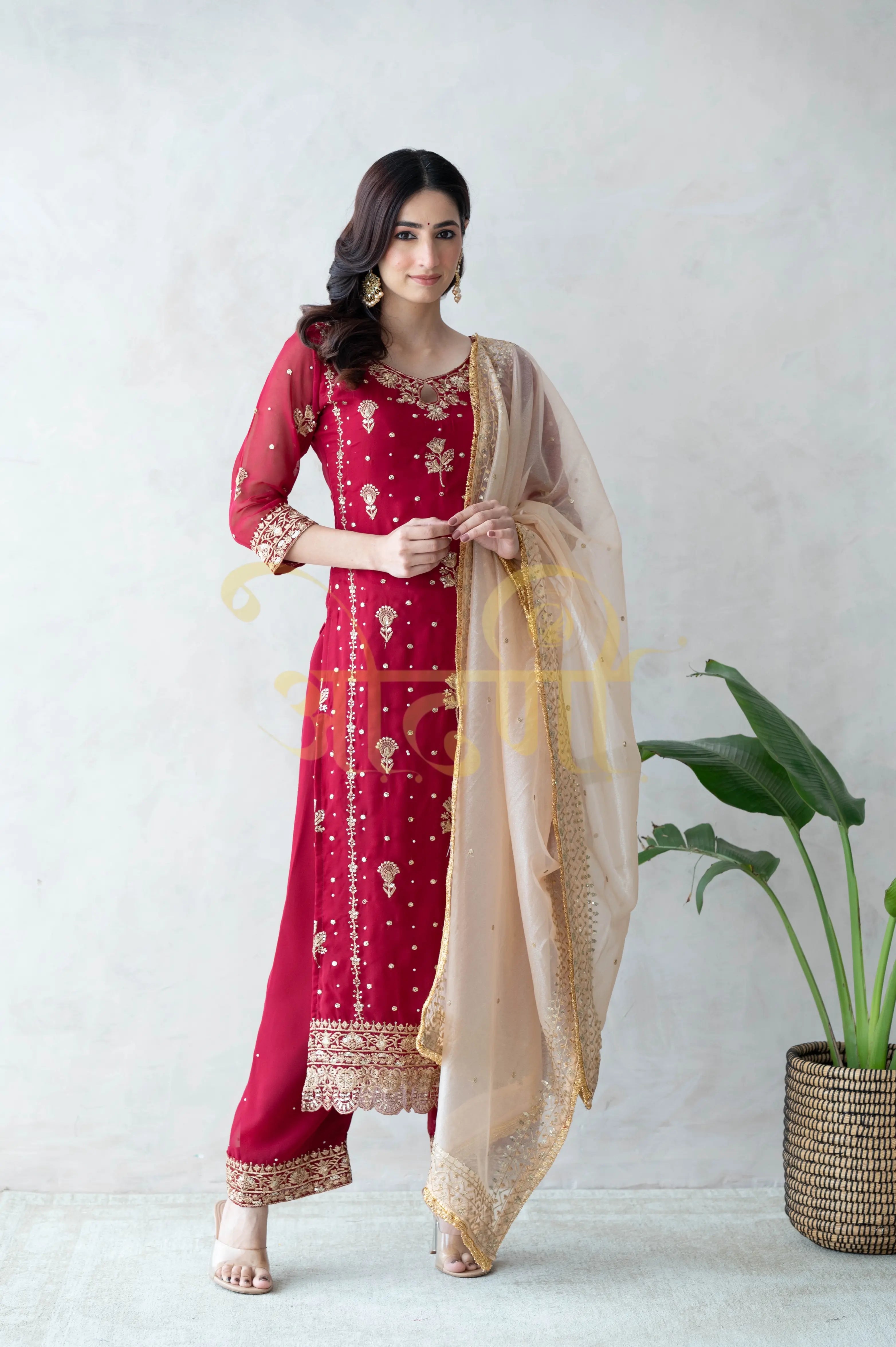STRAIGHT FIT PAKISTHANI 3-PIECE SUIT WITH CONTRAST DUPATTA