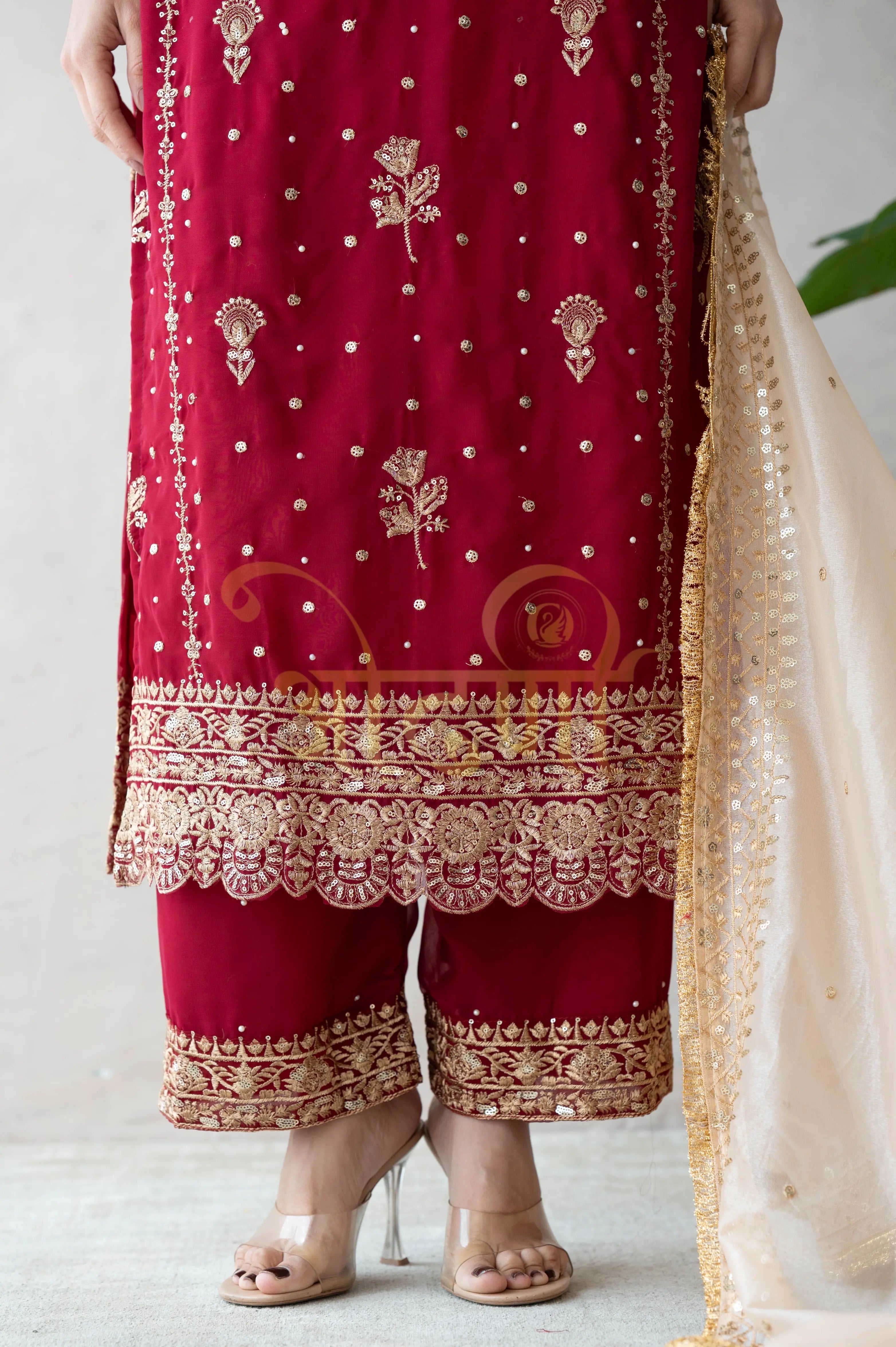 STRAIGHT FIT PAKISTHANI 3-PIECE SUIT WITH CONTRAST DUPATTA