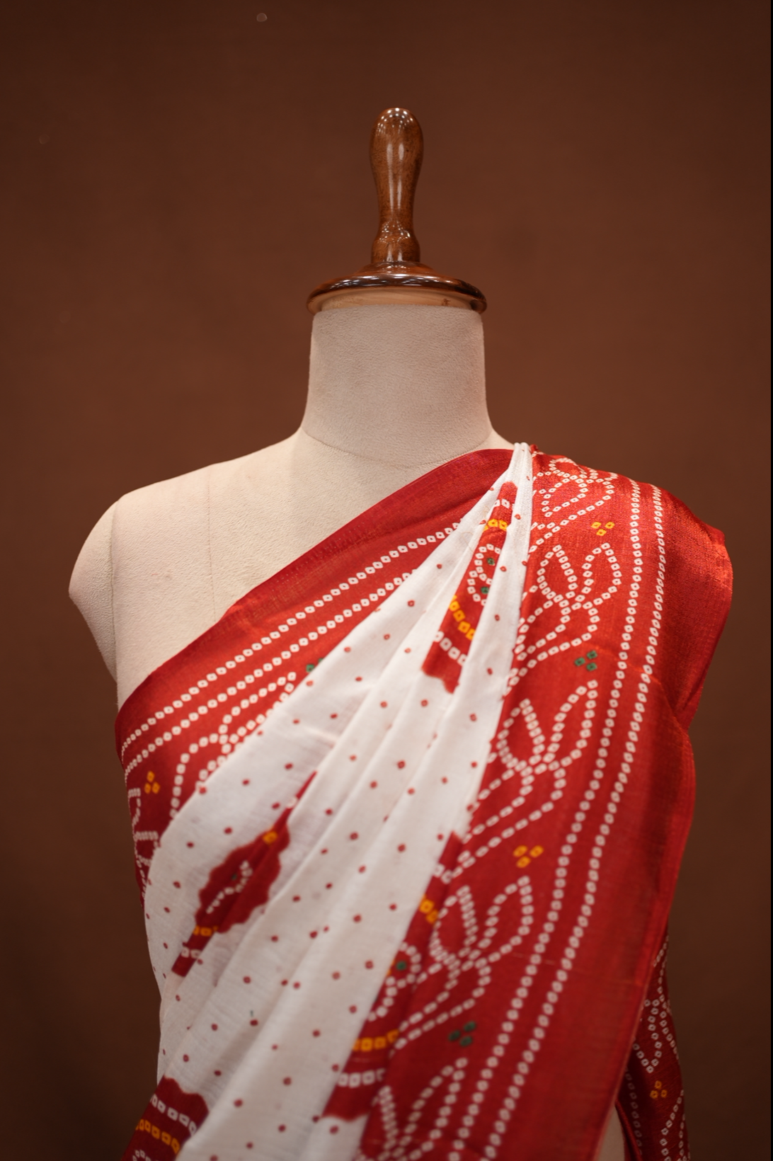 Faag Special Bandhani Print Saree (With Red Colour Blouse)