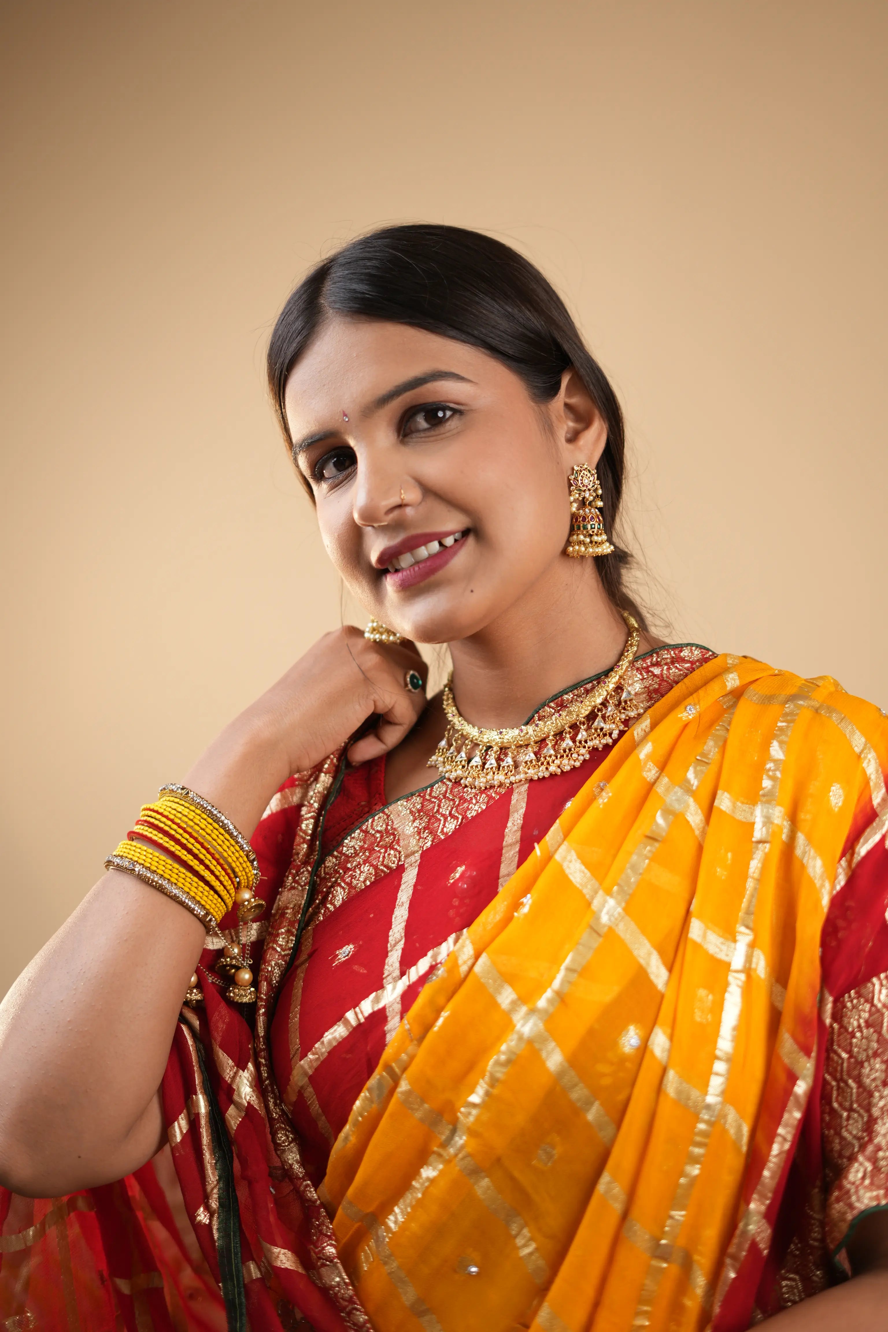 Checks Pattern Zari Weaving Handwork Traditional Pila Saree (With Blouse)