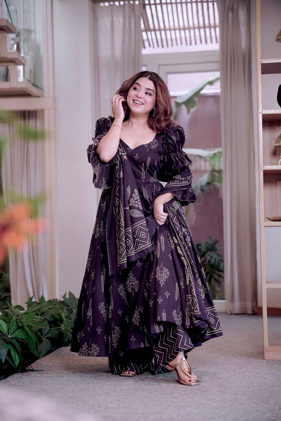 Elegant Maslin Cotton Anarkali Set with 5-Meter Flair & Full Sleeves