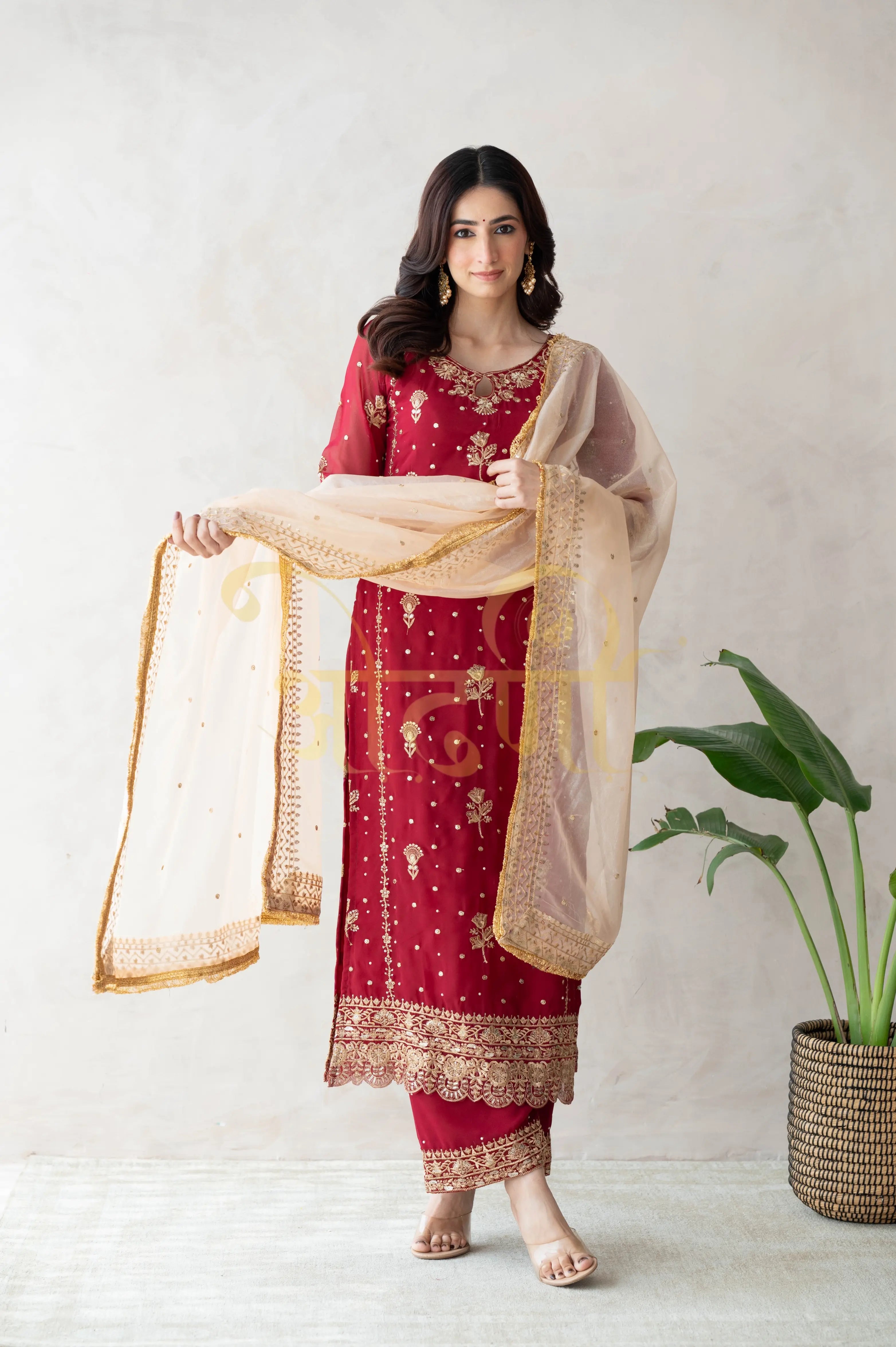 STRAIGHT FIT PAKISTHANI 3-PIECE SUIT WITH CONTRAST DUPATTA