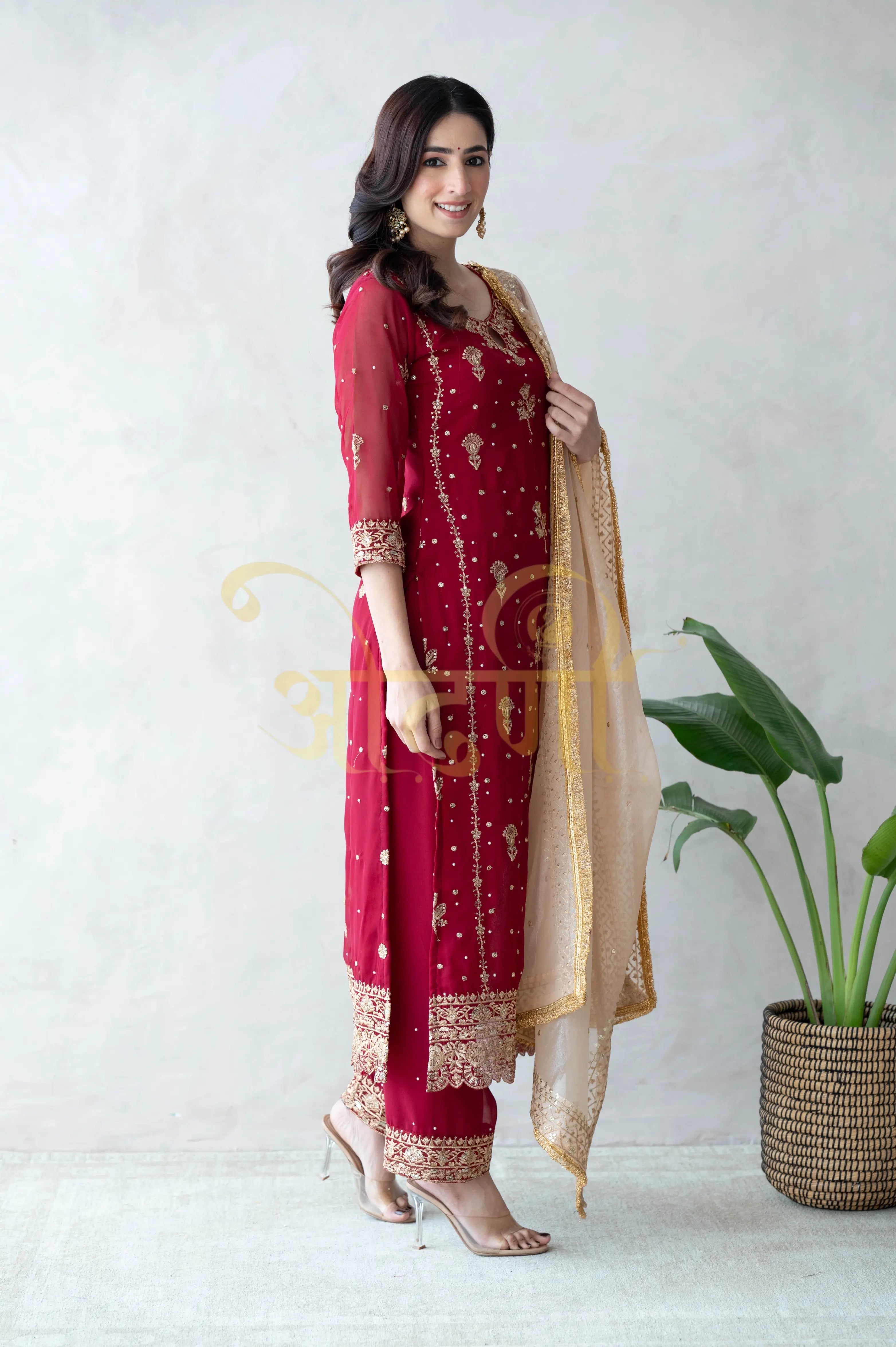 STRAIGHT FIT PAKISTHANI 3-PIECE SUIT WITH CONTRAST DUPATTA