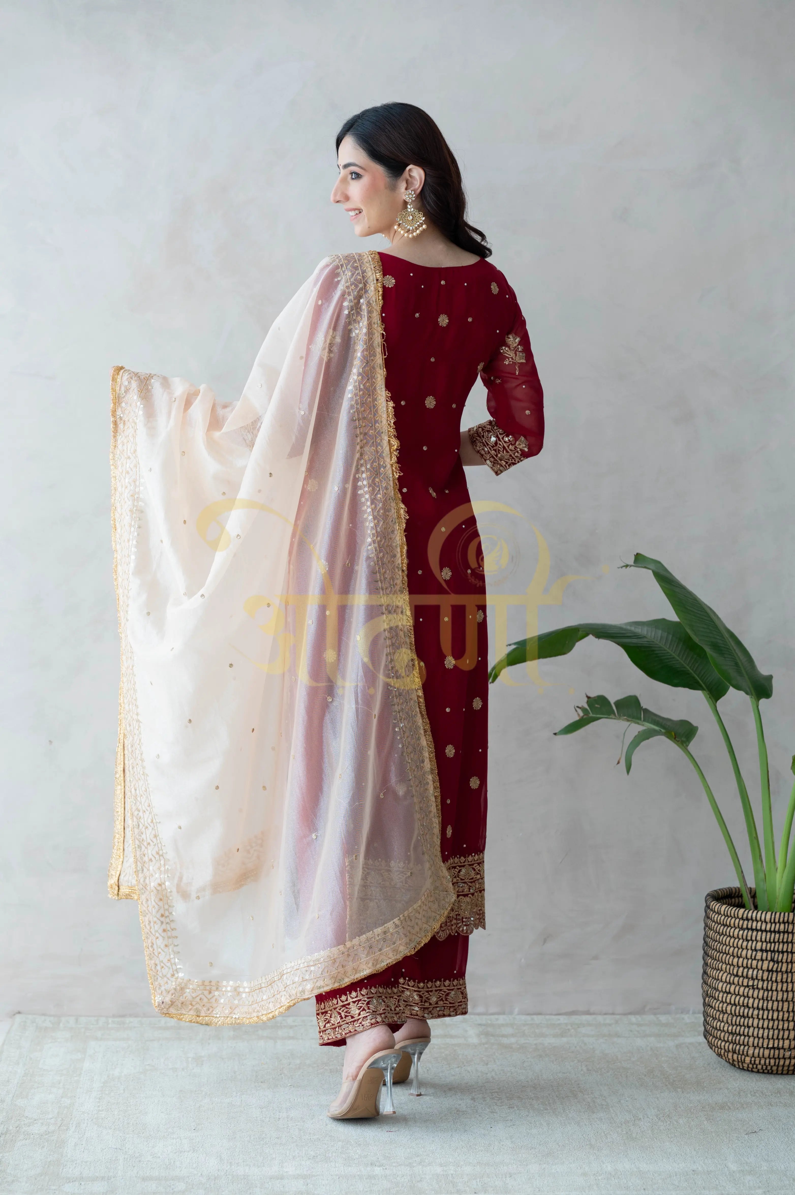 STRAIGHT FIT PAKISTHANI 3-PIECE SUIT WITH CONTRAST DUPATTA